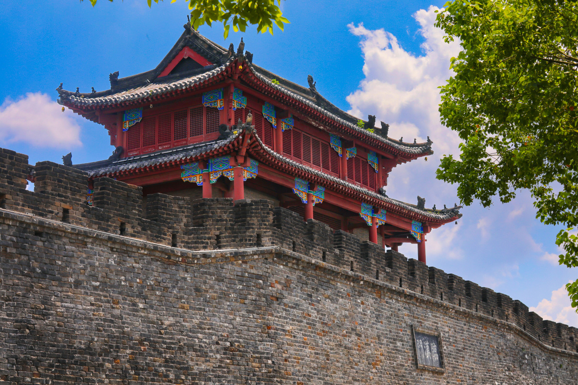 武汉,这座古老而又充满活力的城市,不仅以其独特的地