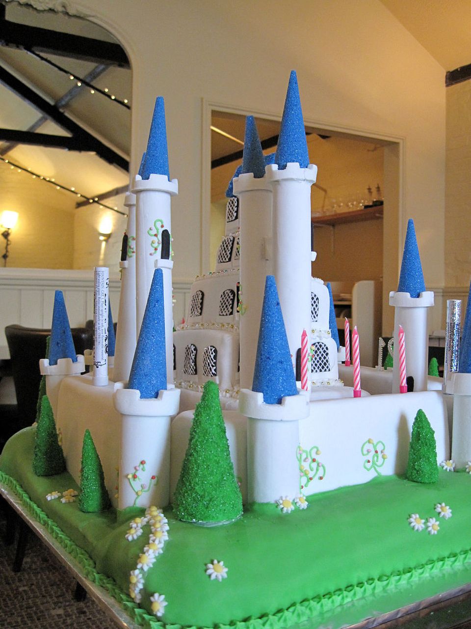 你是那么可爱 让我想为你编织一座棉花糖城堡  世间美好的事物 也不过