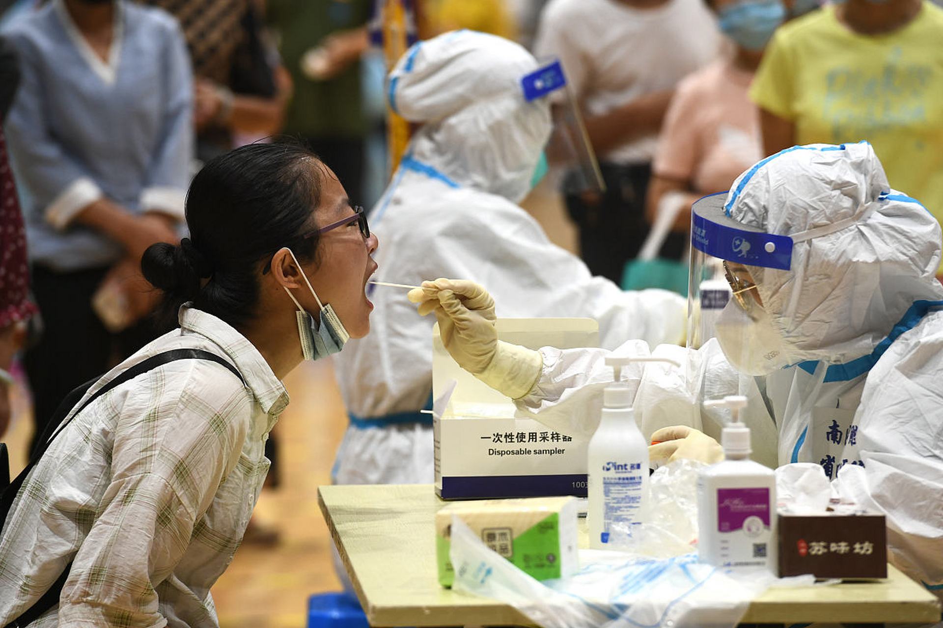 张核子张姗姗核酸检测造假一事,不仅仅是发国难财,简直是要把老百姓"