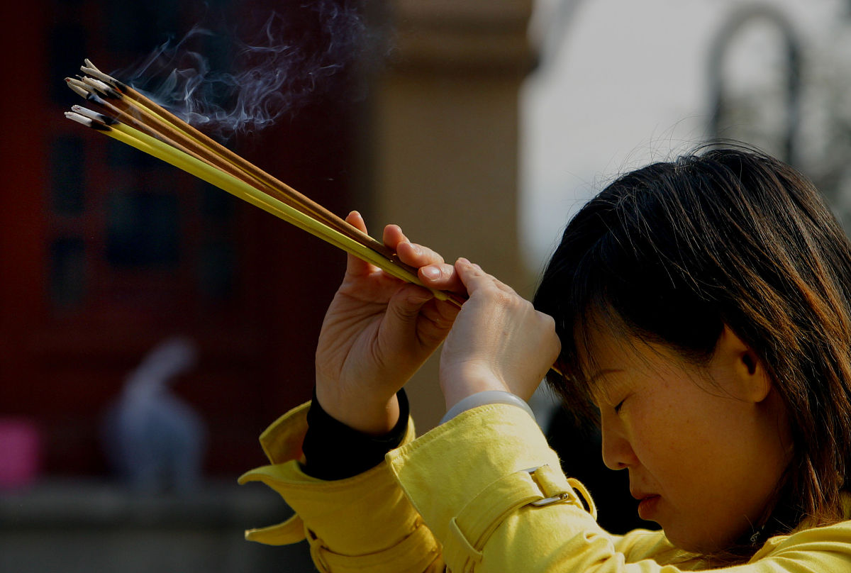 我们都知道,这是烧香的事儿吗?显然不是