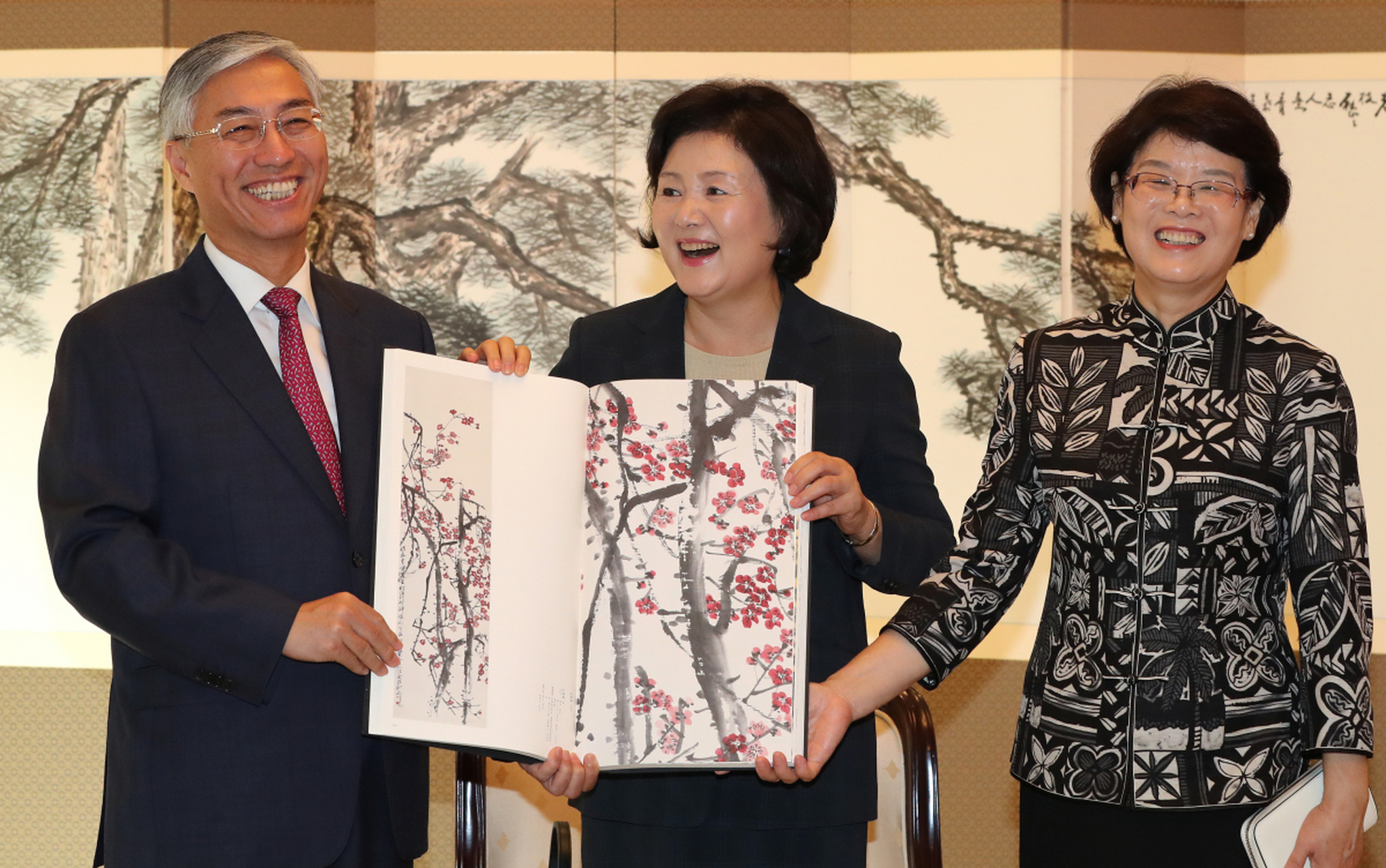 1926年的春季,齐白石icon送了夏文珠一幅自己的画,并跟她说"这幅画你