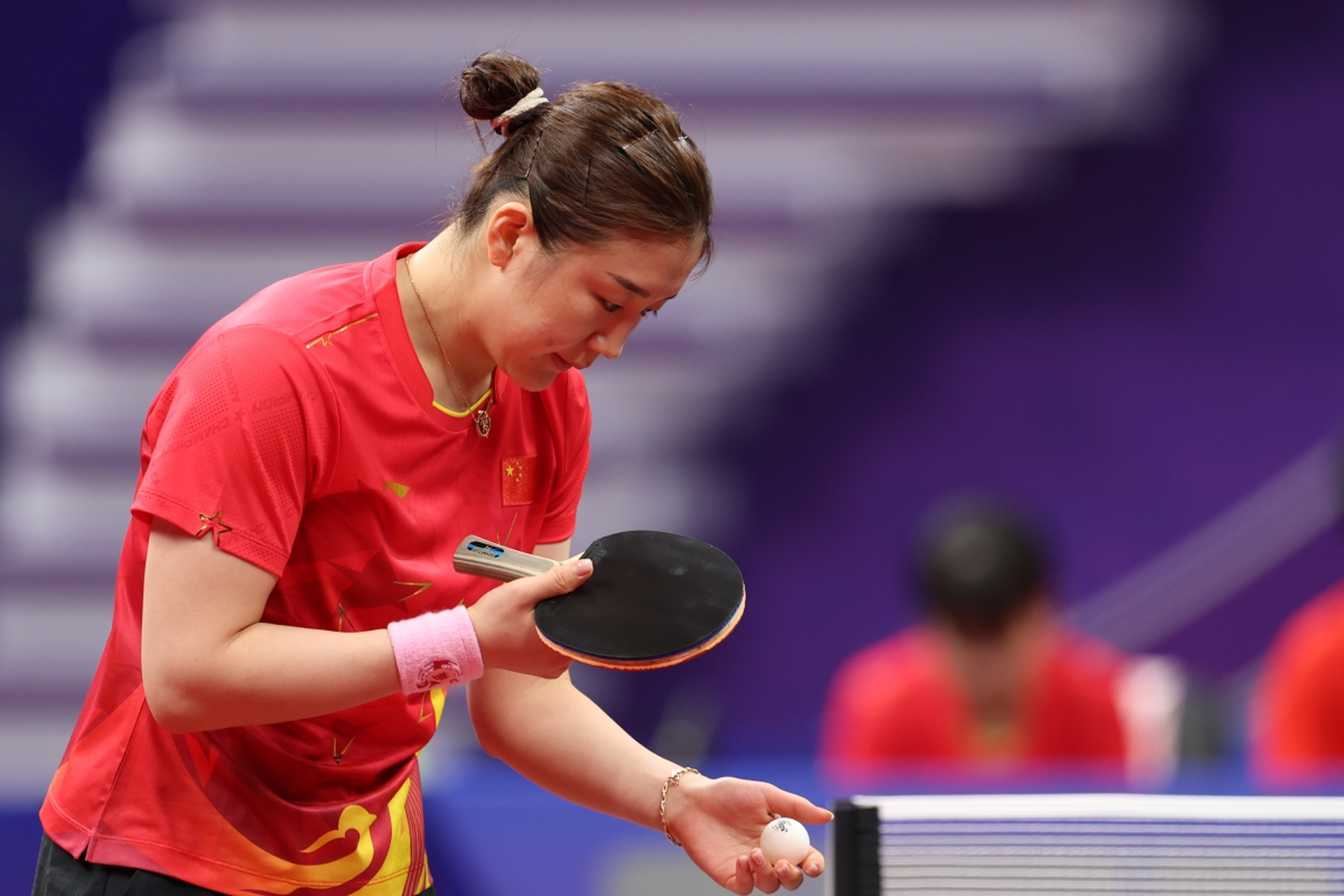 在杭州亚运会乒乓球女双1/4决赛中,中国组合孙颖莎/王曼昱1-3负于日本