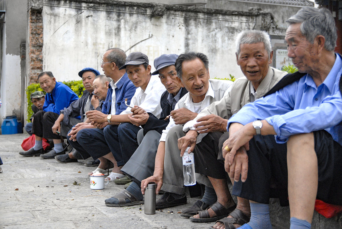 农村闲聊照片图片