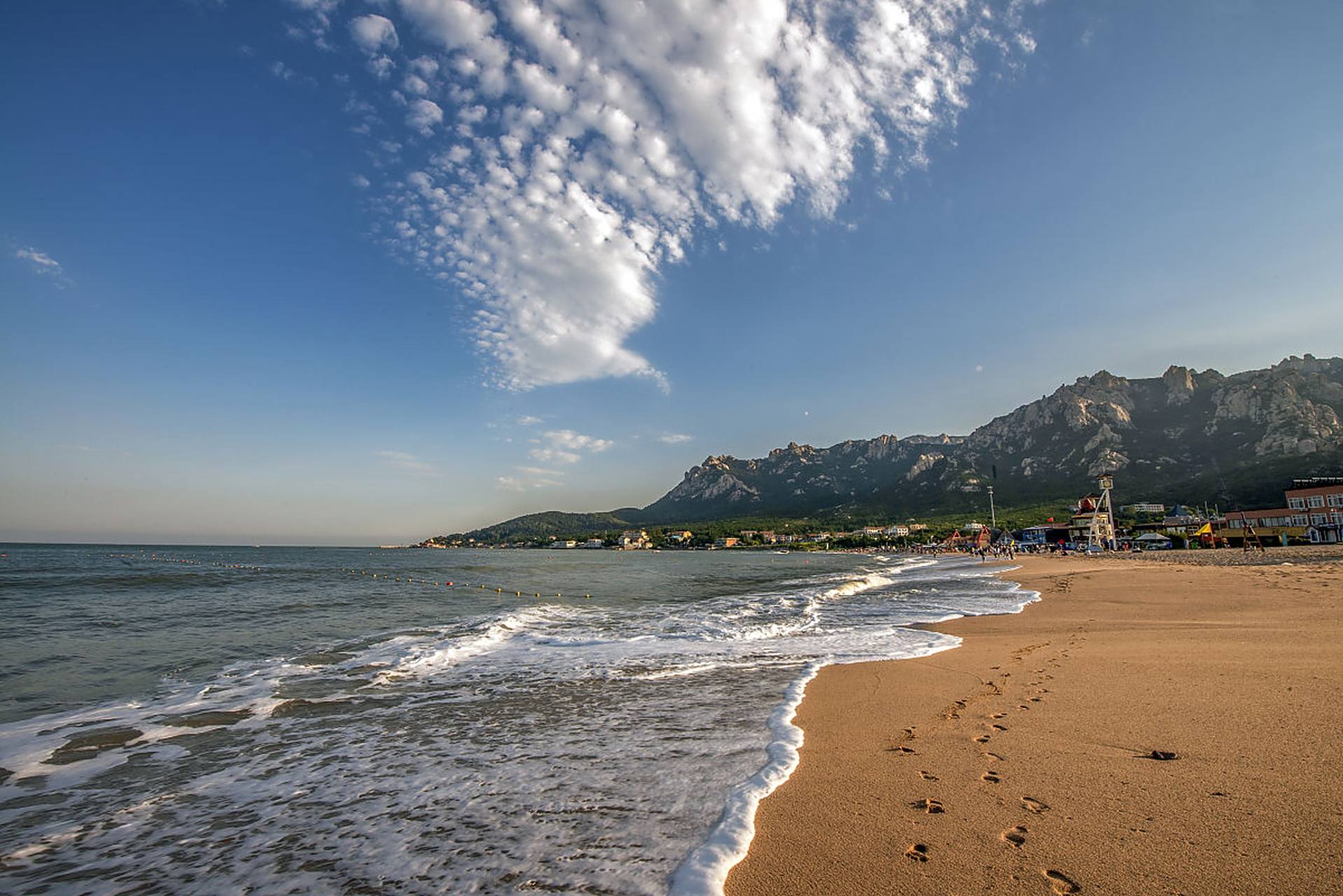 山东长岛有许多值得一观的景点,主要分布在南山长岛和北山长岛.