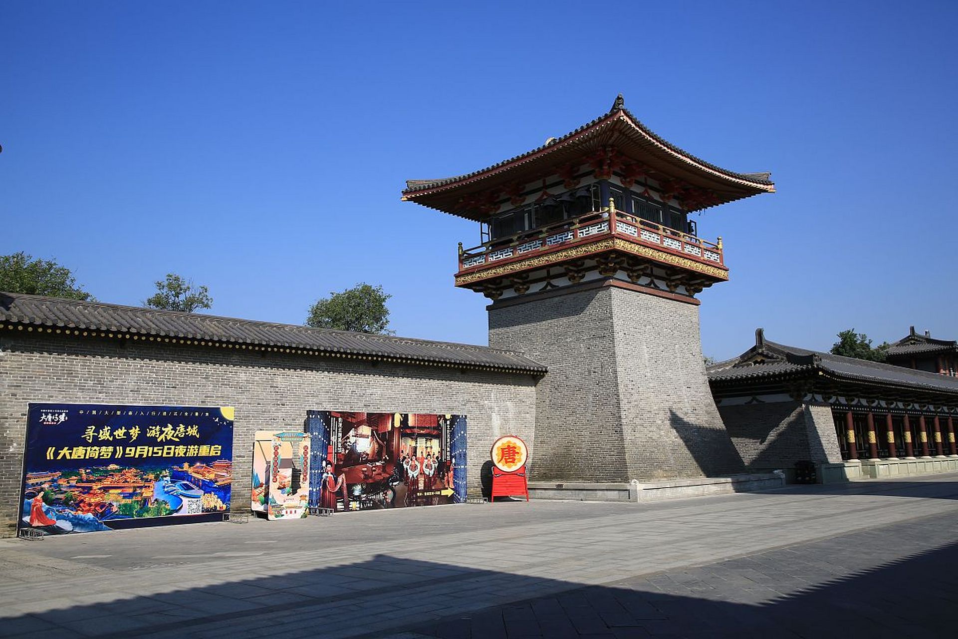 西安,古称长安,镐京,是国务院批复确定的国家重要的科研,教育,工业