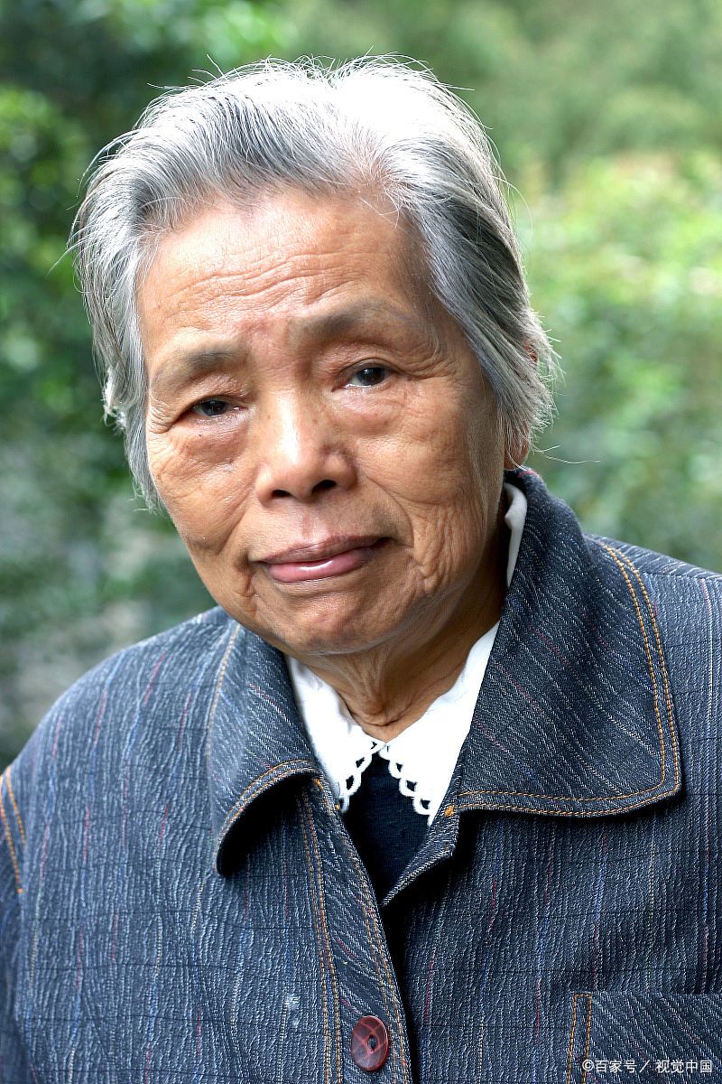 "晚年领悟:性健康与人际和谐的双重维护" 在人生的漫长旅途中,我们总