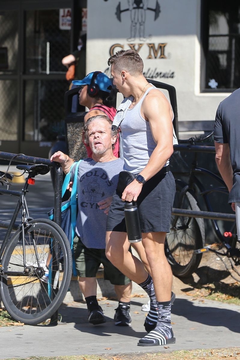 我哥同学建东是私生子,他还有个弟弟叫建北,哥俩同
