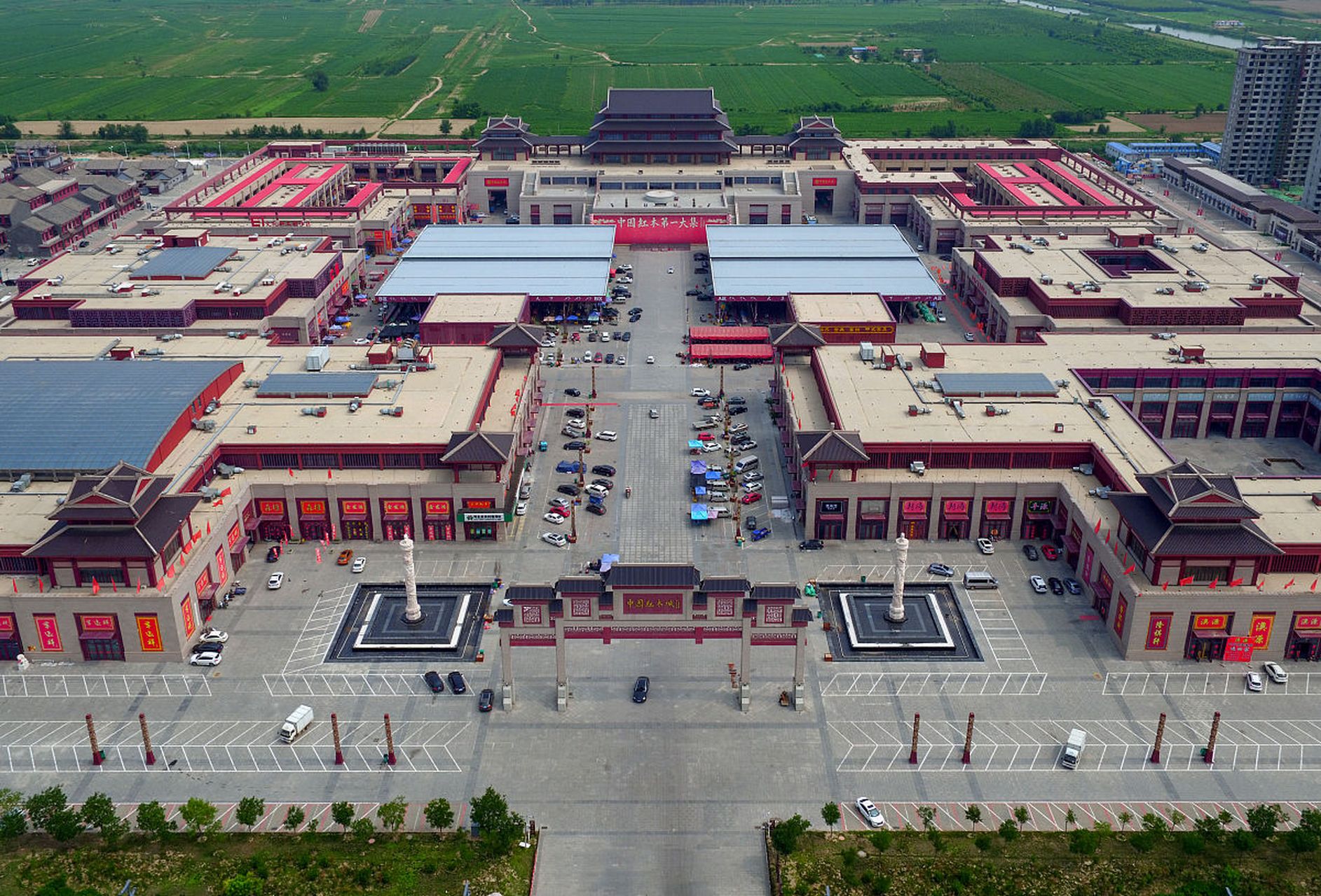 要带你们一起探秘一个超级棒的旅游胜地——河北中国红木城旅游景区!