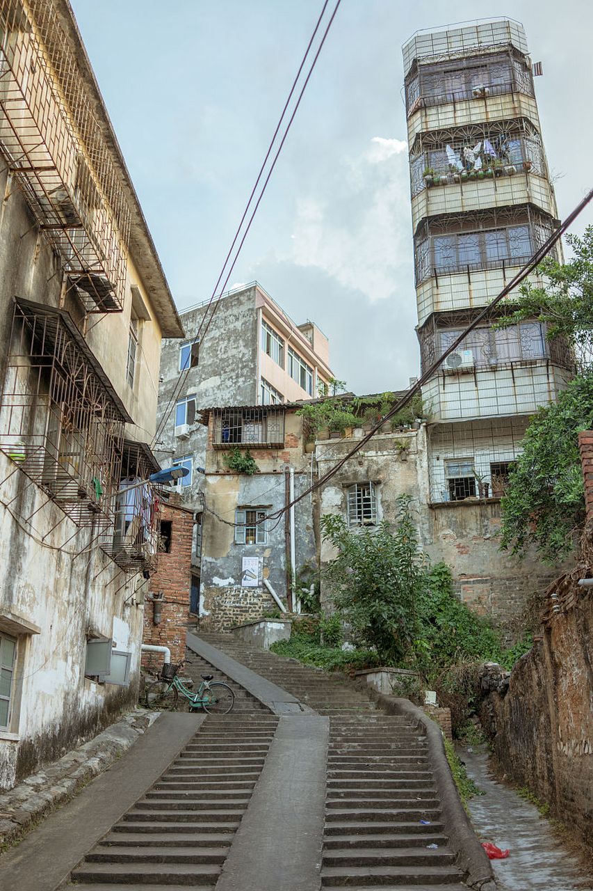 在春风的轻拂下,"春色醉人:#镜头里的春天# 潮州庵埠镇探秘彩瓷之乡"