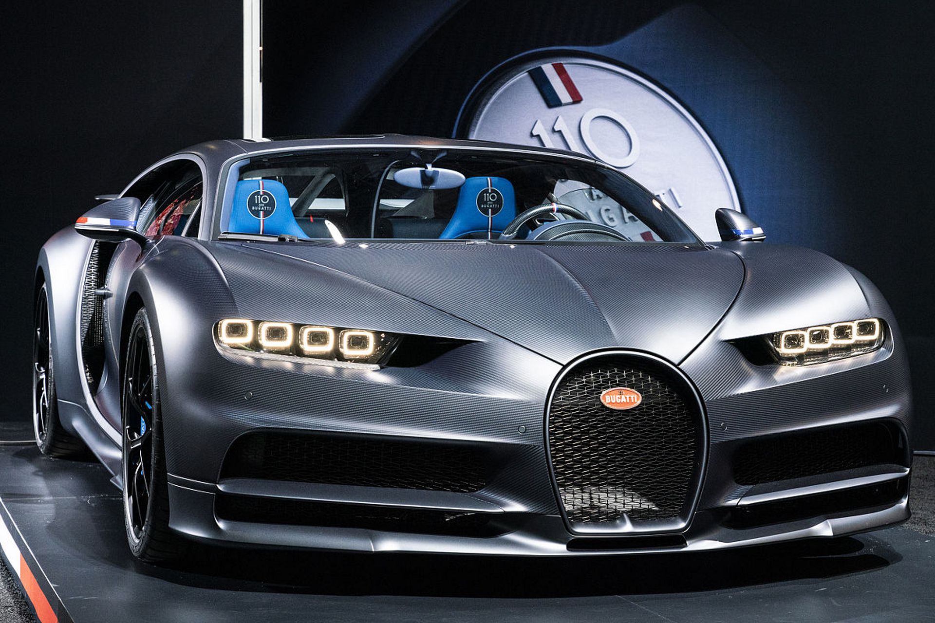 布加迪威航,极速之王,超过一千马力的动力,让人无法抗拒它的魅力.这是