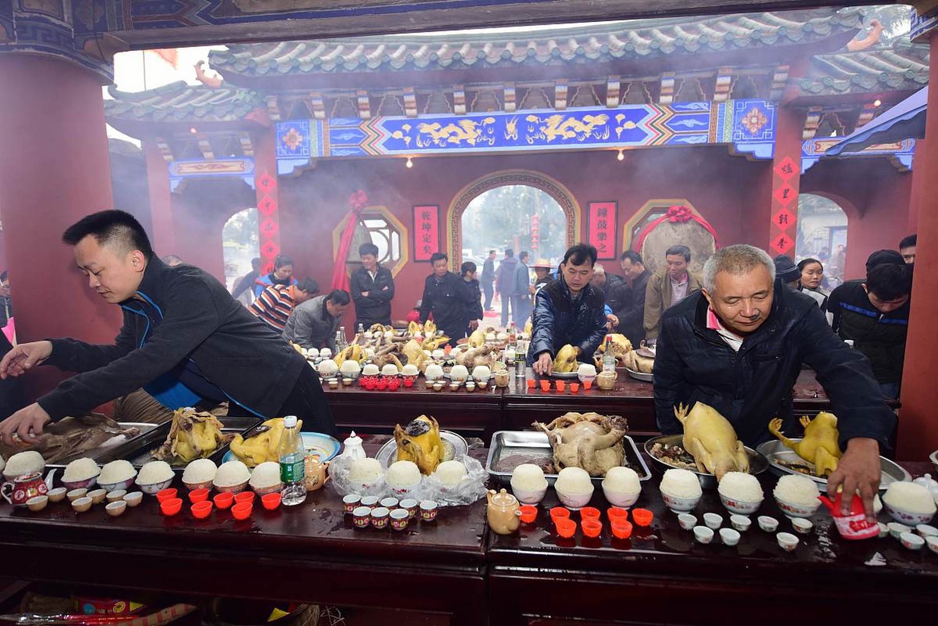 冬至是白昼最短,黑夜最长的节日,南方有祭祖风俗,安徽桐城冬至节庄严