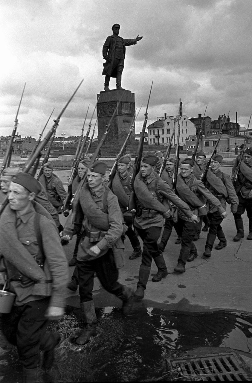 在二战中,意大利作为轴心国的一员,与德国和日本共同参与了战争.