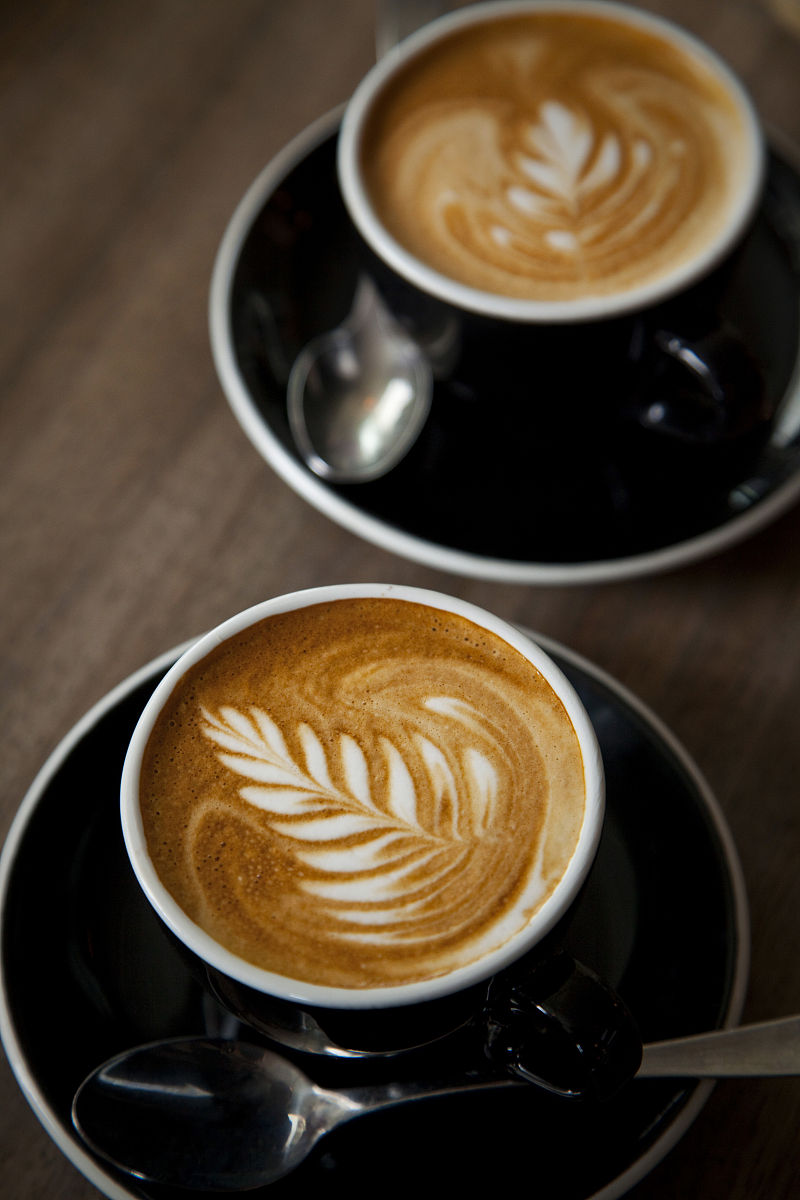 制作拿铁咖啡时,对牛奶有什么要求?