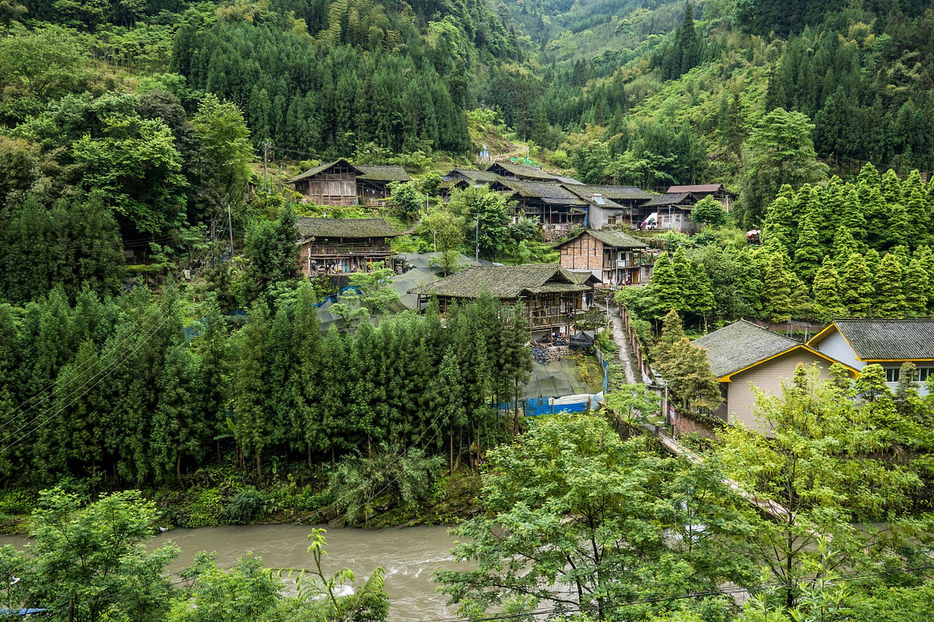 文山:坝美村,现实版的桃花源记  在岁月的长河中,我们总渴望寻找一个