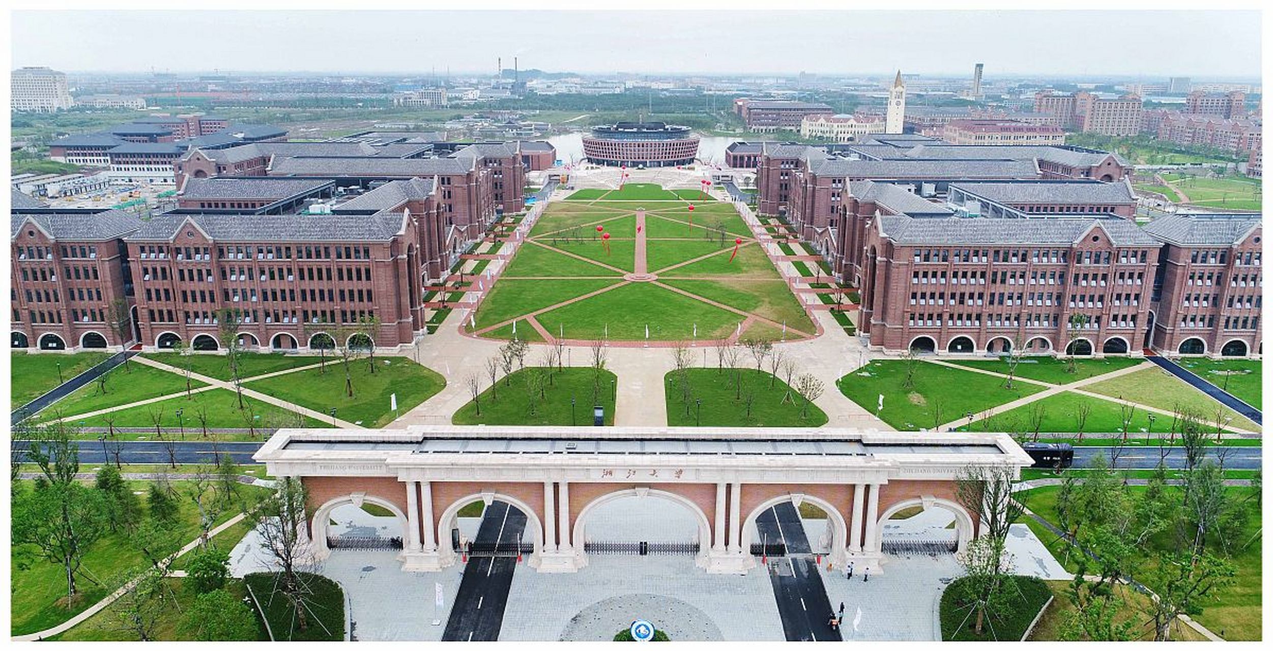 高校辟谣没收学生物品挂闲鱼卖#  近日,一则关于石