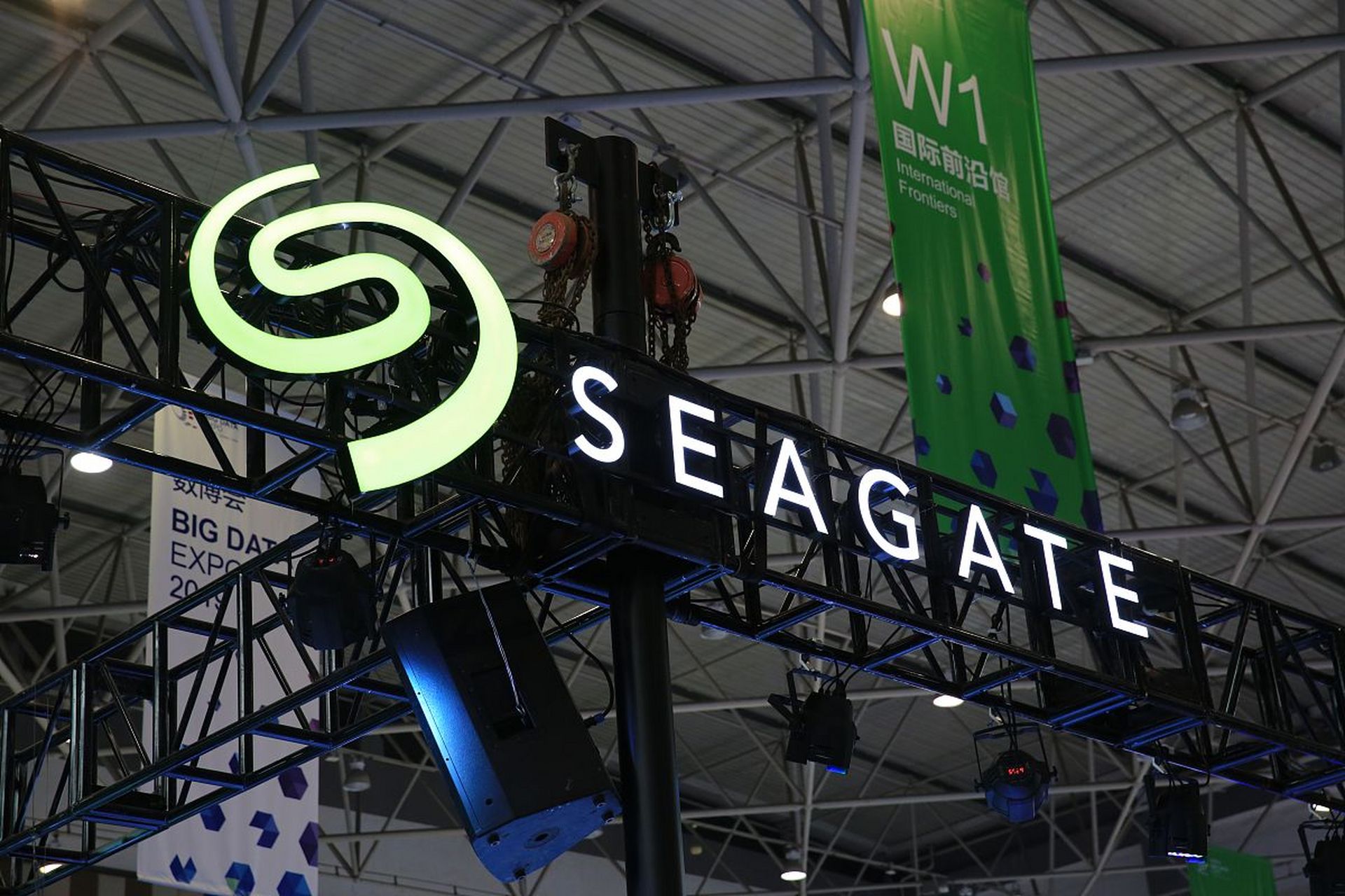 而希捷则一直认为自己并没有错,因为硬盘并不在美国的出口禁令范围内.