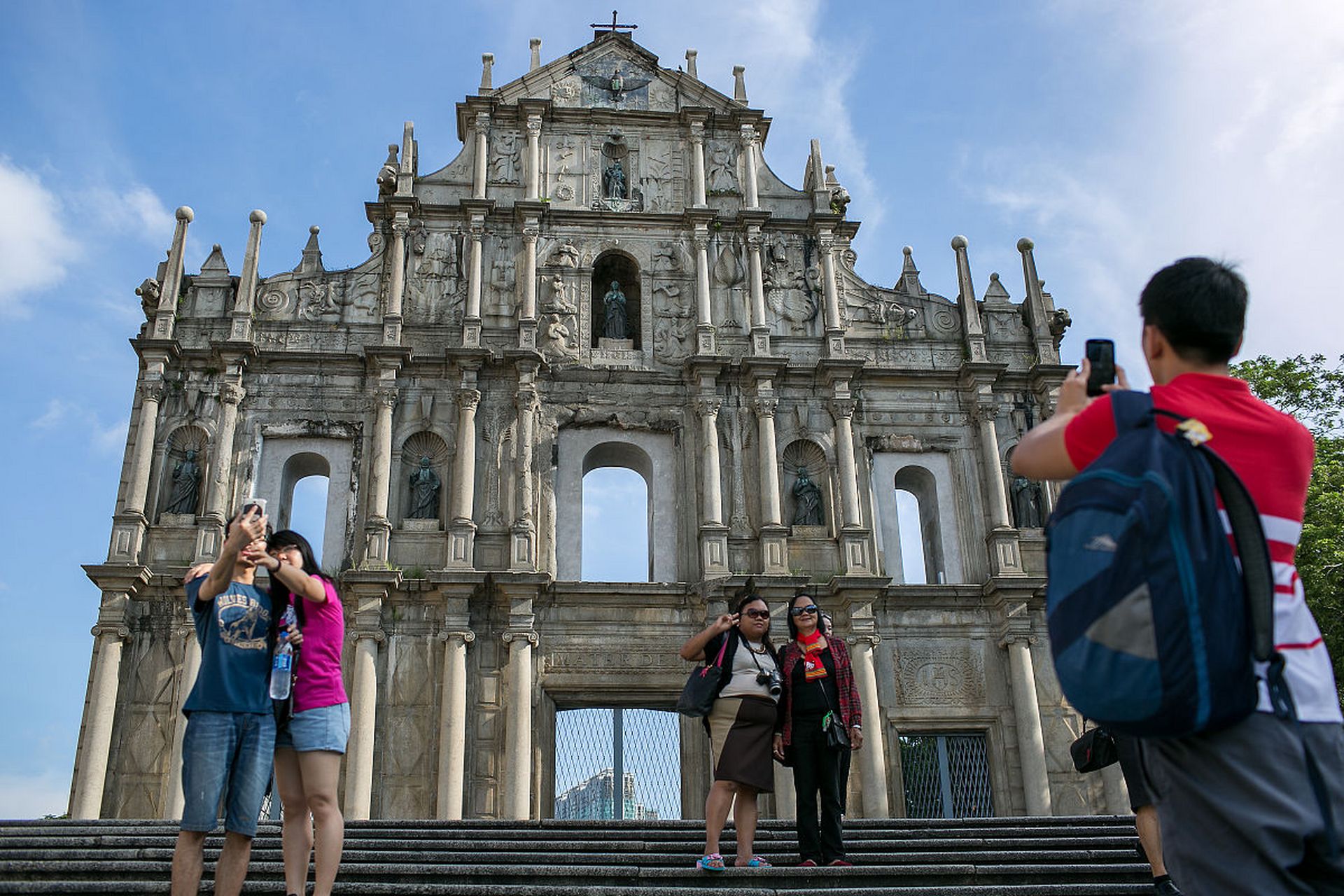 澳门八景之一的大三巴牌坊,是澳门标志性建筑,融合了中西文化,体现了