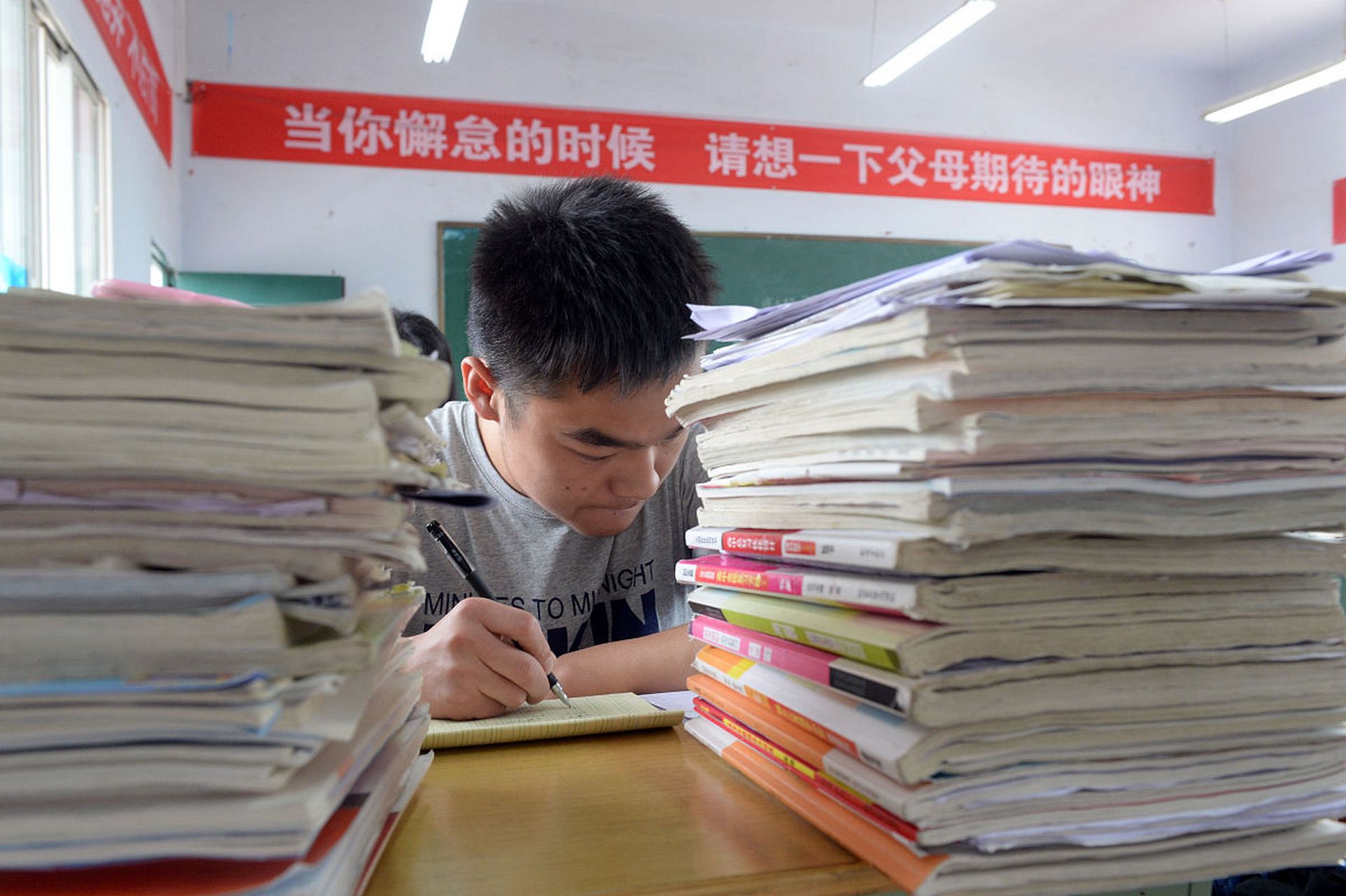 孩子上高三了,要不要给他补课?