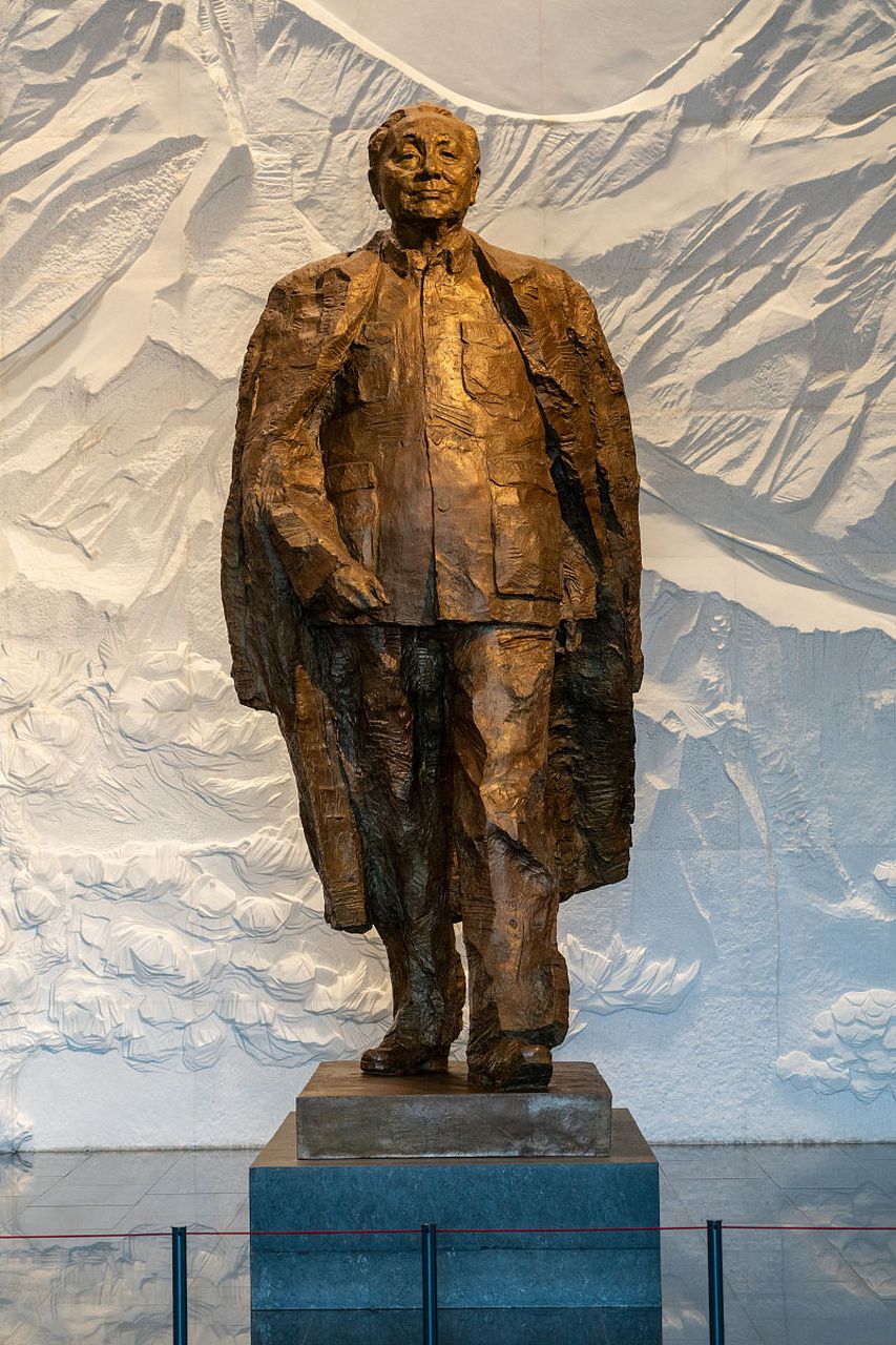 1943夏,蝗灾起初在日寇占领的沦陷区和国民党统治下的河南一带产生.