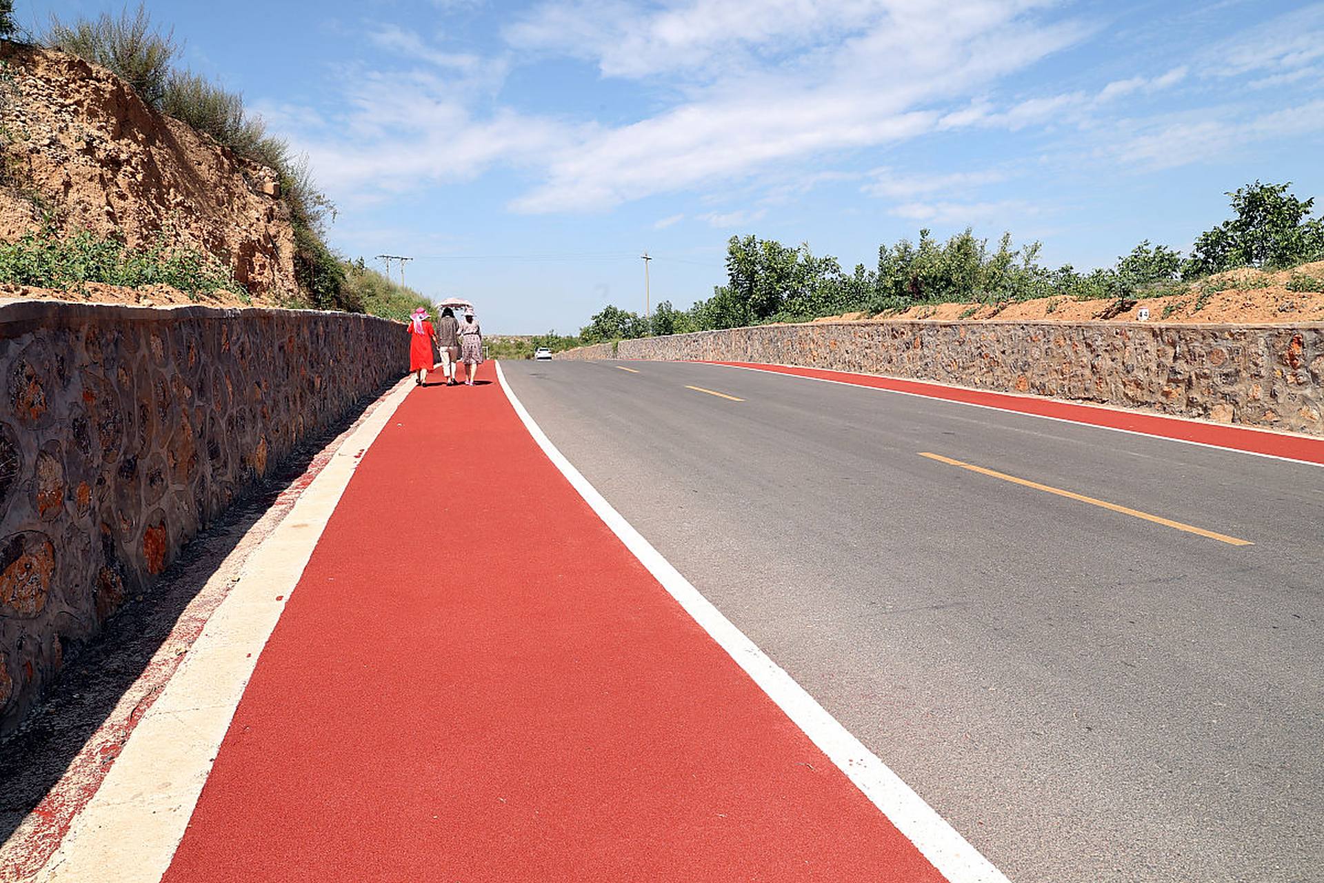 山西大同新荣区打造长城一号旅游公路支线,全长8.