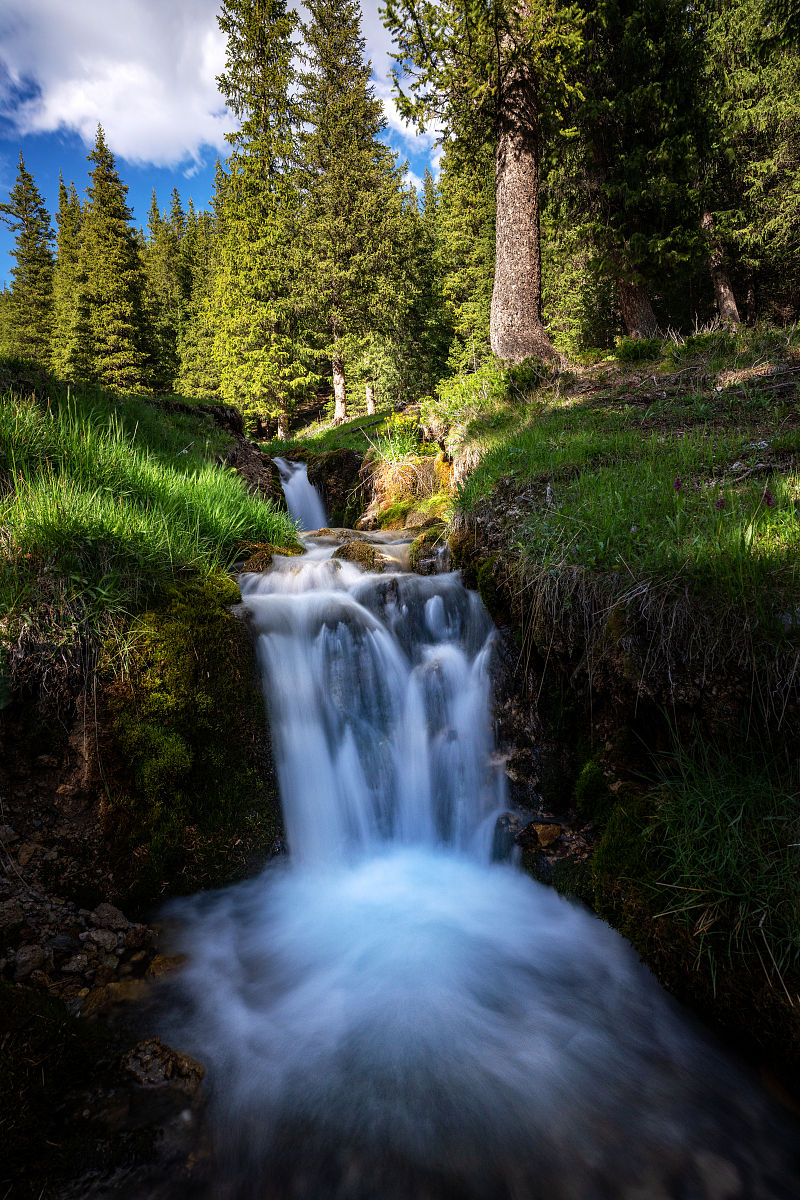 新疆伊犁美景图