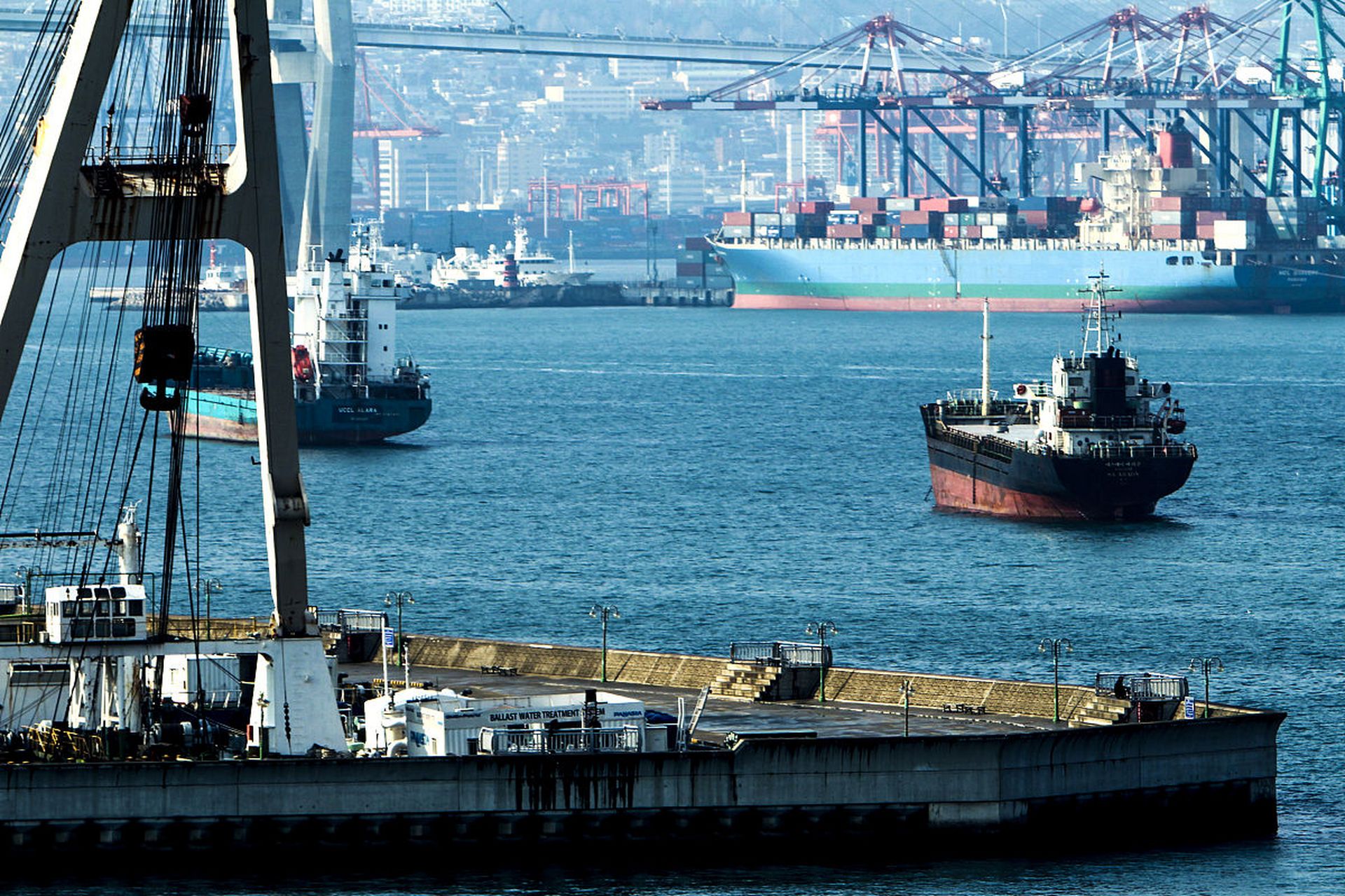 敖德萨的港口设施基本上都被炸毁了,如果只是针对商船粮食运输,根本不