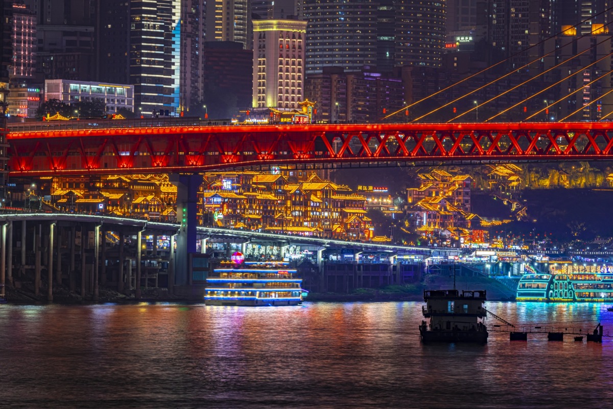 最近啊,我亲自体验了一把重庆两江夜游,简直爽翻了!