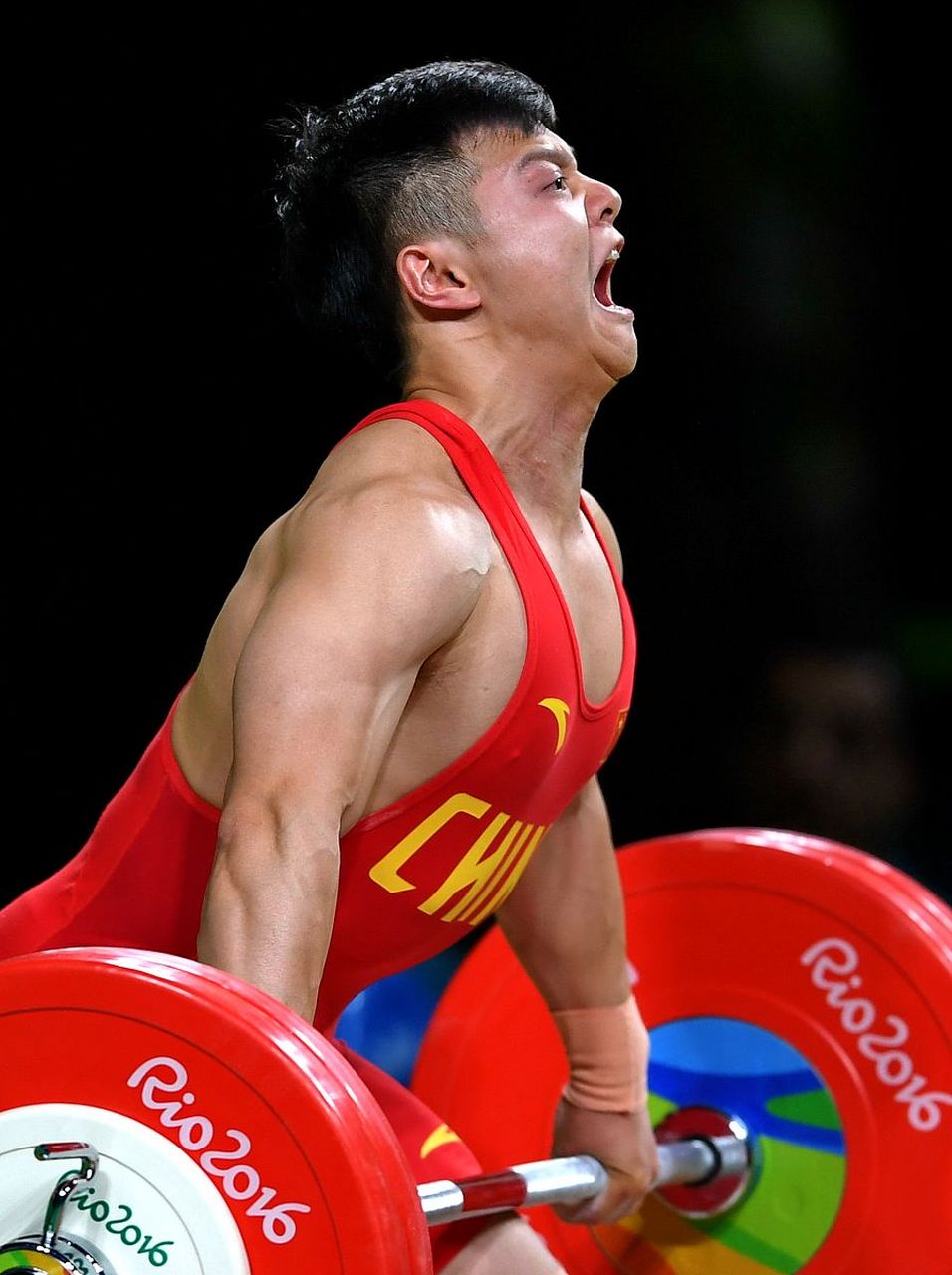 我要看亚运# #影娱话亚运#  田涛是举重界的一名杰出运动员,他的举重