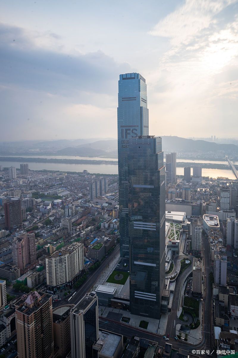 想象一下,夜深人静时,一杯长沙国际金融中心长沙ifs国金中心长沙ifc