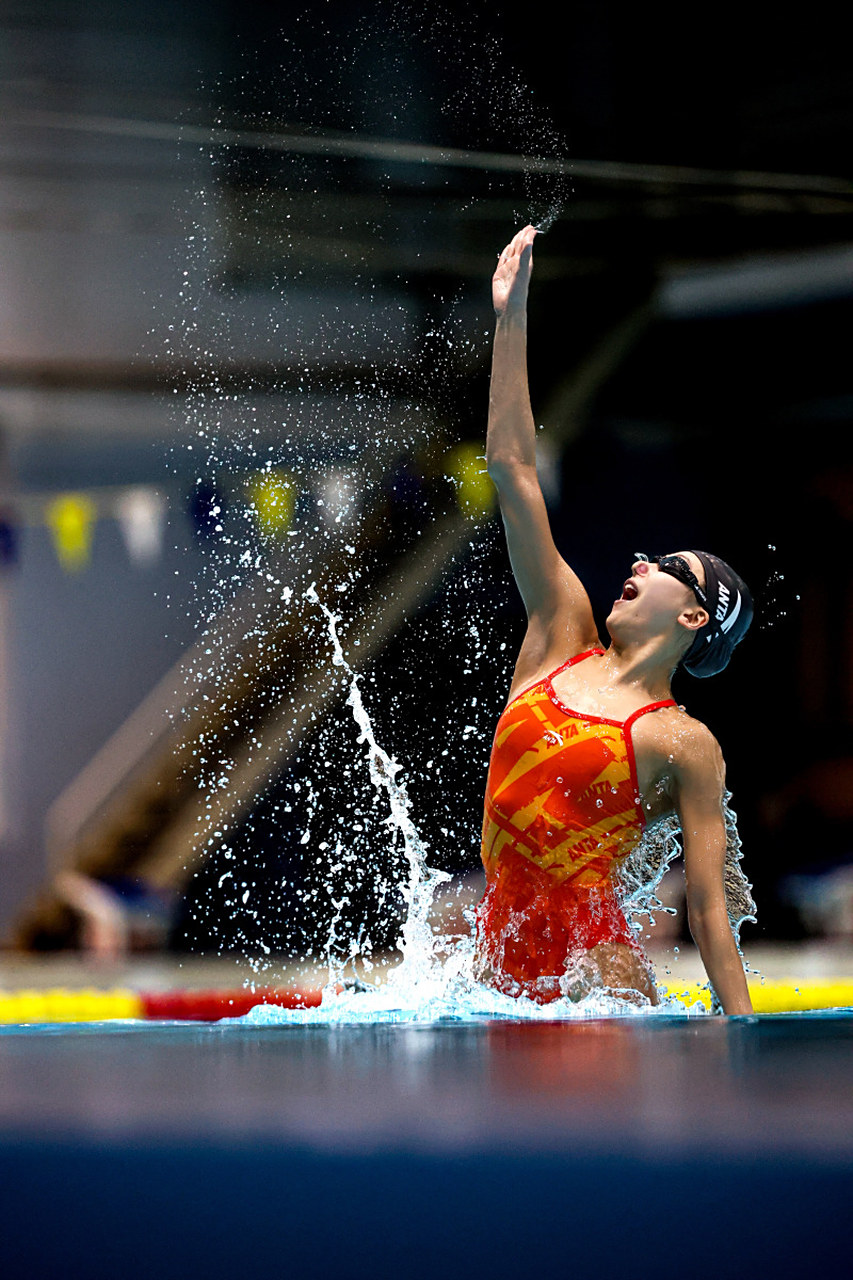 男性参与花样游泳并获得不俗成绩,展示出运动的多样性和包容性,推动