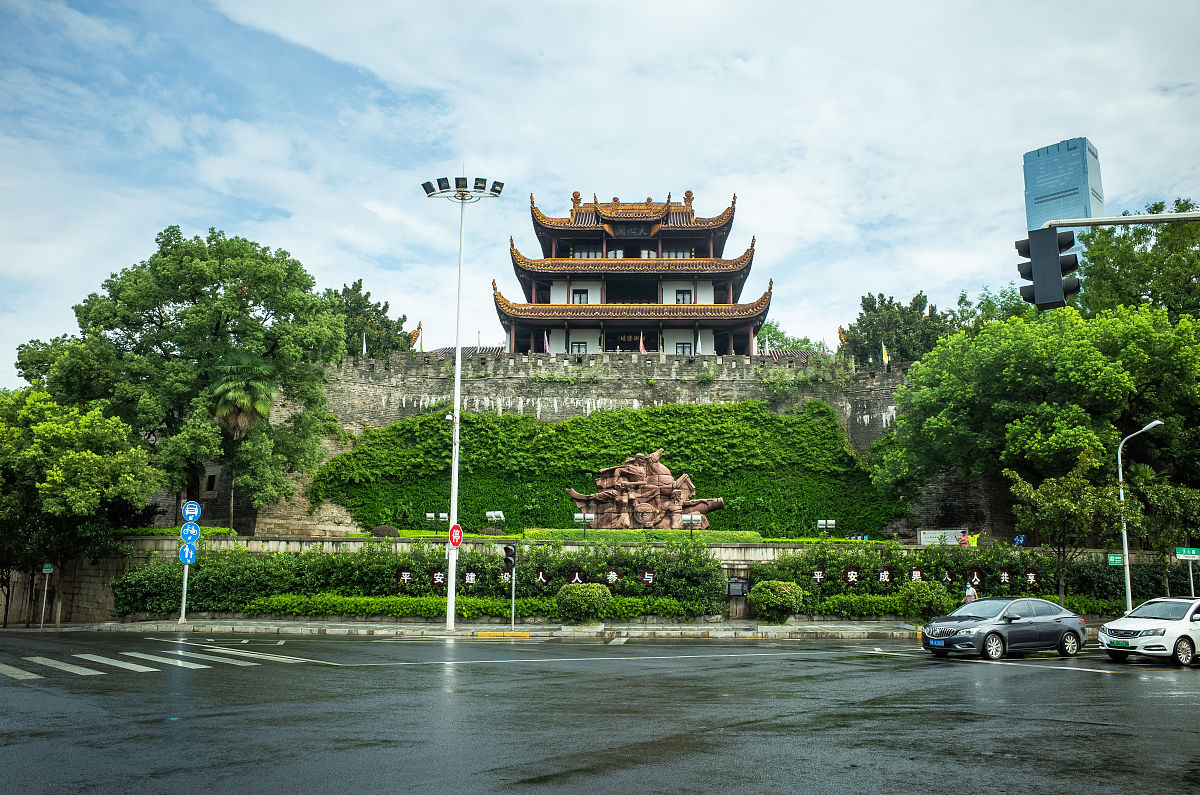 七律(平水韵):登天心阁