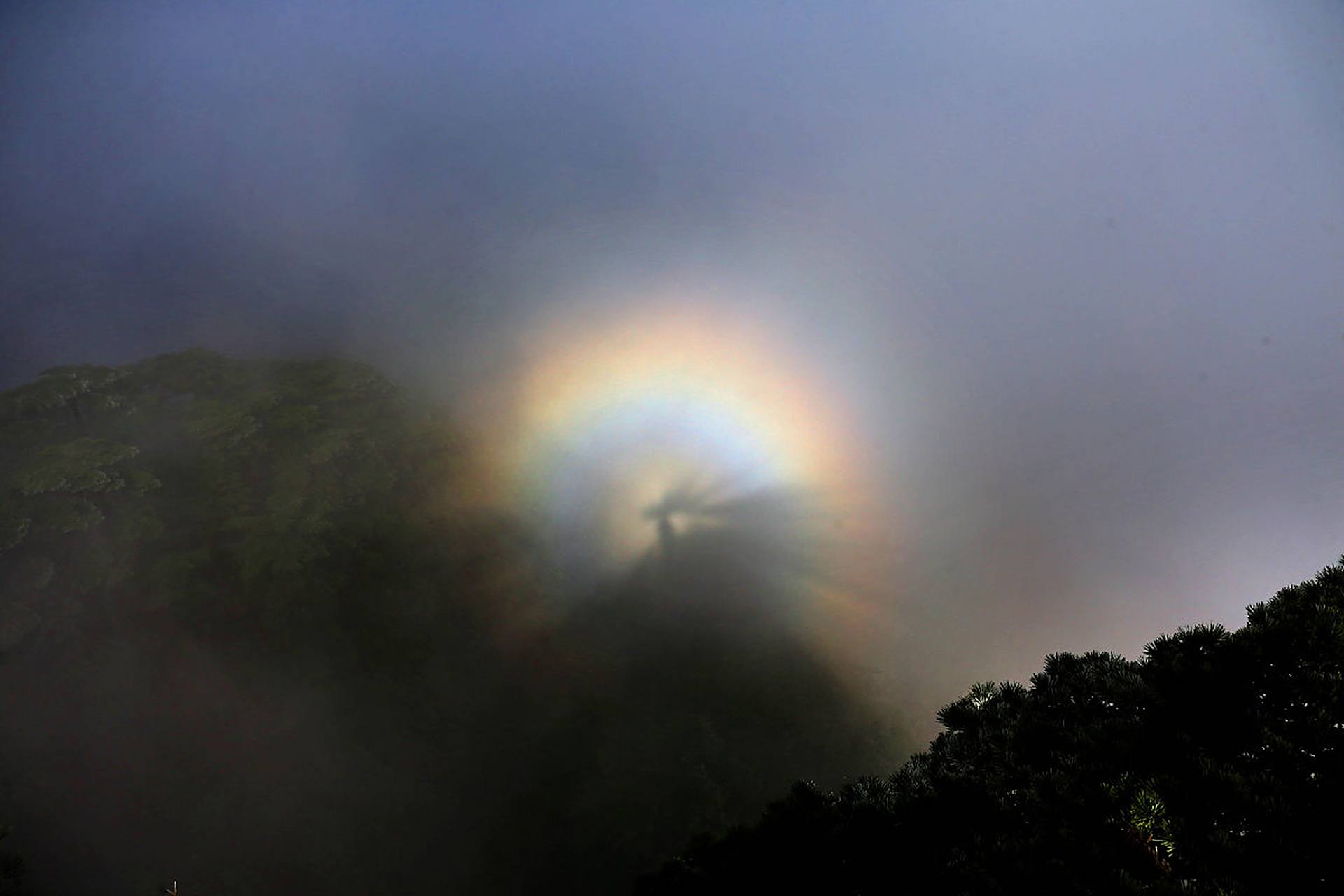 全国各地的佛光现象,意境美韵各不相同,"吉祥之光",美轮美奂,千姿百态