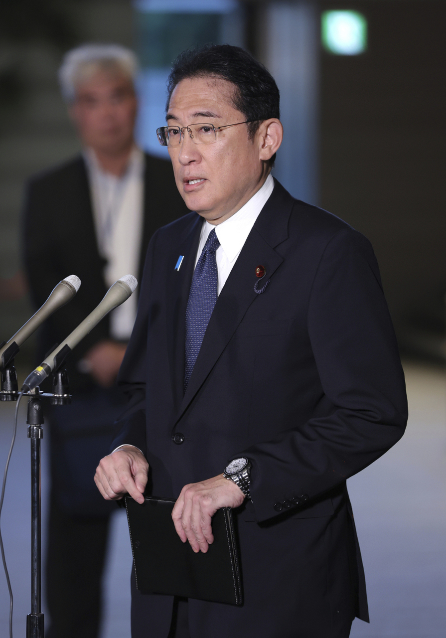 既然日本首相岸田文雄和一些官员都能亲自吃福岛县的海鲜,其余的日本