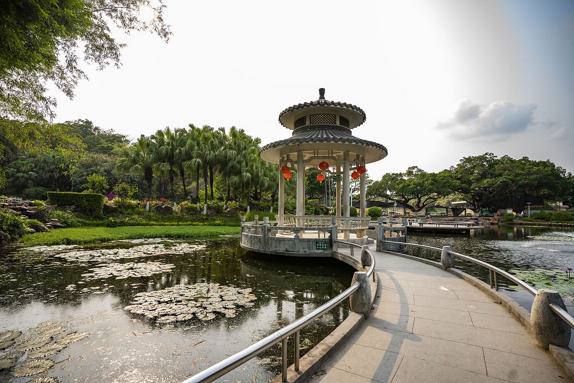 东莞长安镇是一个充满活力和多元文化的地方,拥有许多值得一游的景点