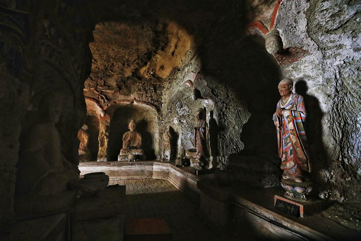 东北第一窟:锦州万佛堂石窟