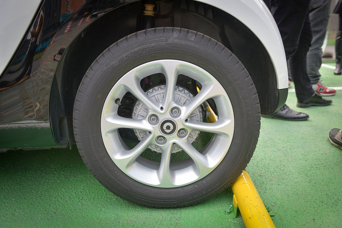 自动挡车下长坡刹车方法