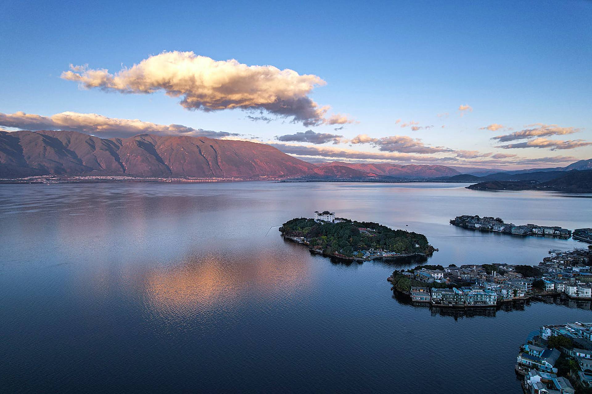 洱海,被誉为高原明珠,是云南的一颗璀璨明珠.