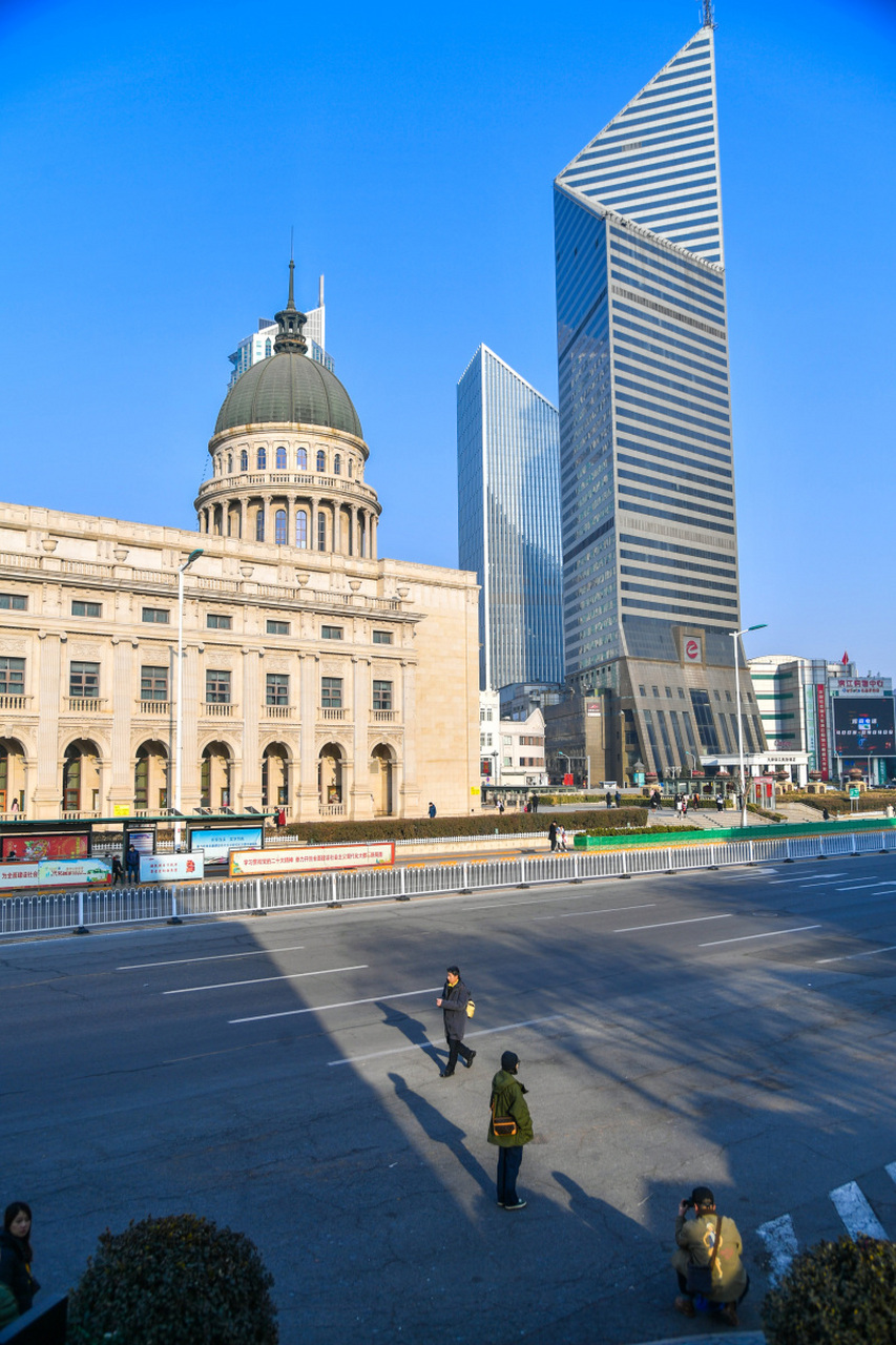 品味地道美食,欣赏精湛手工艺品,参与传统文化活动,感受天津的独特