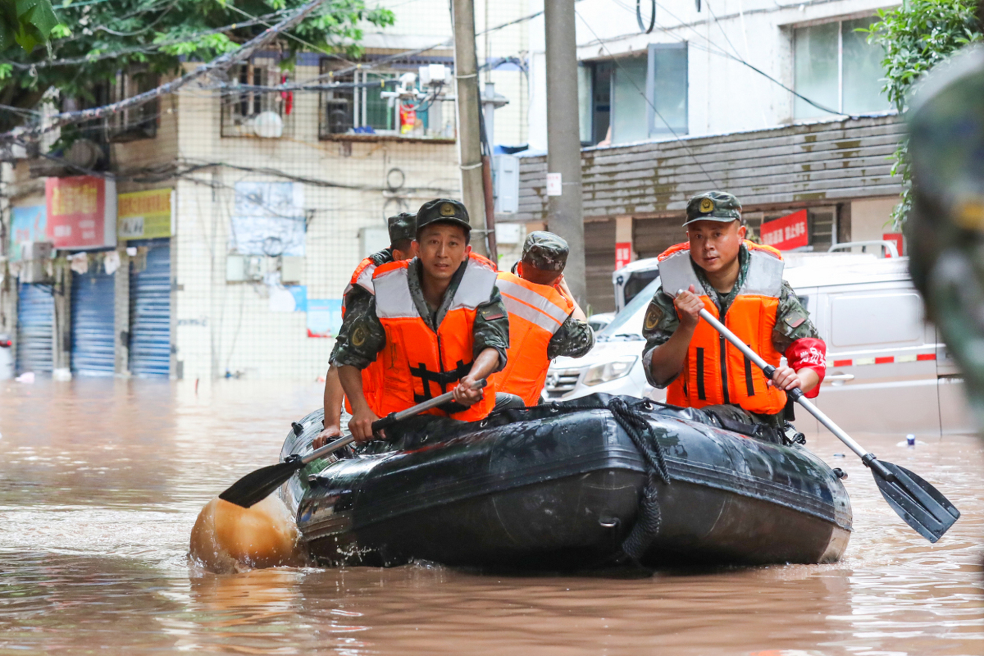 2023年7月3日至4日,万州区经历了暴雨袭击,导致多个镇乡街道遭受严重