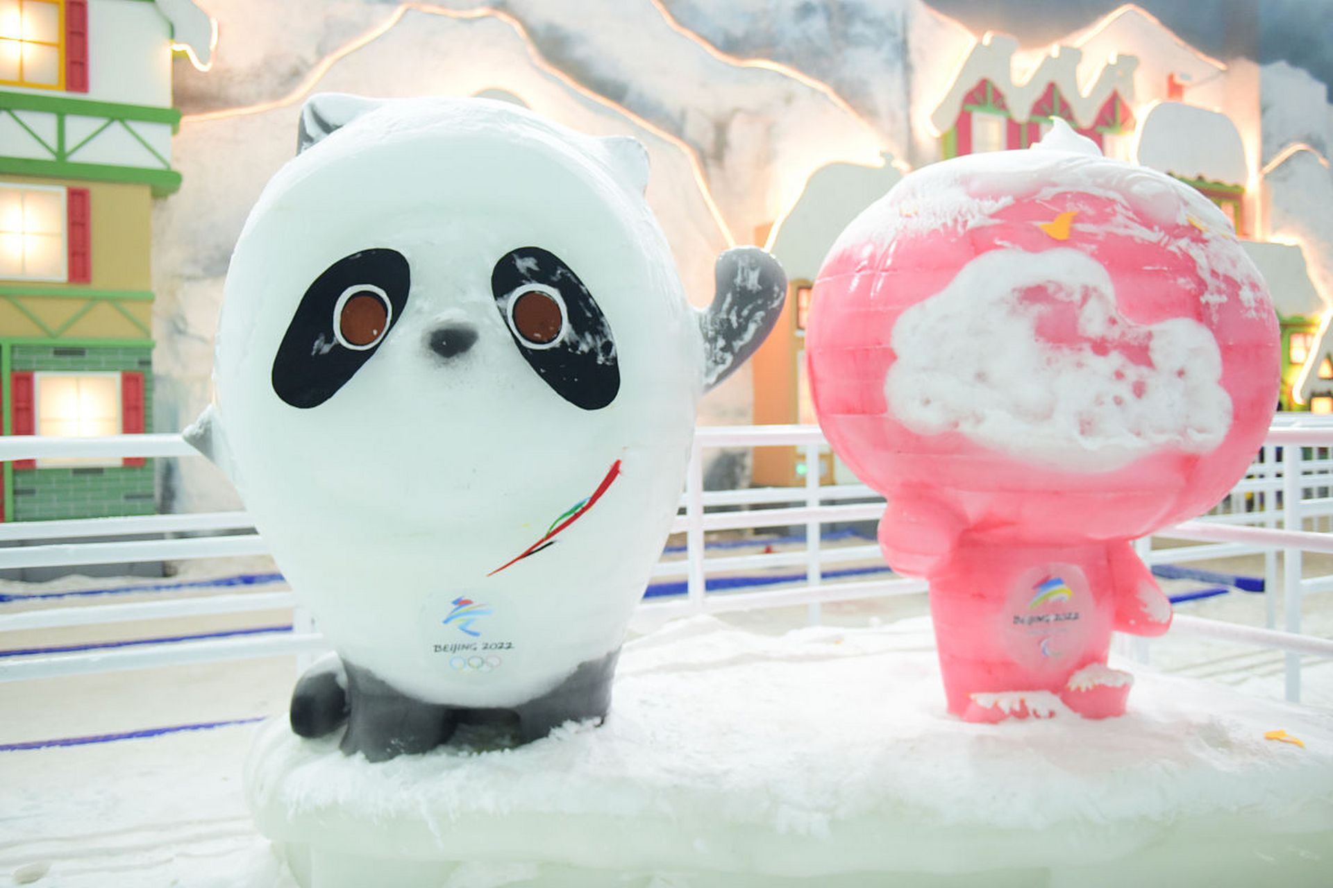 奥运吉祥物,联通热销中. 冰墩墩兔年特别版,引发抢购风.