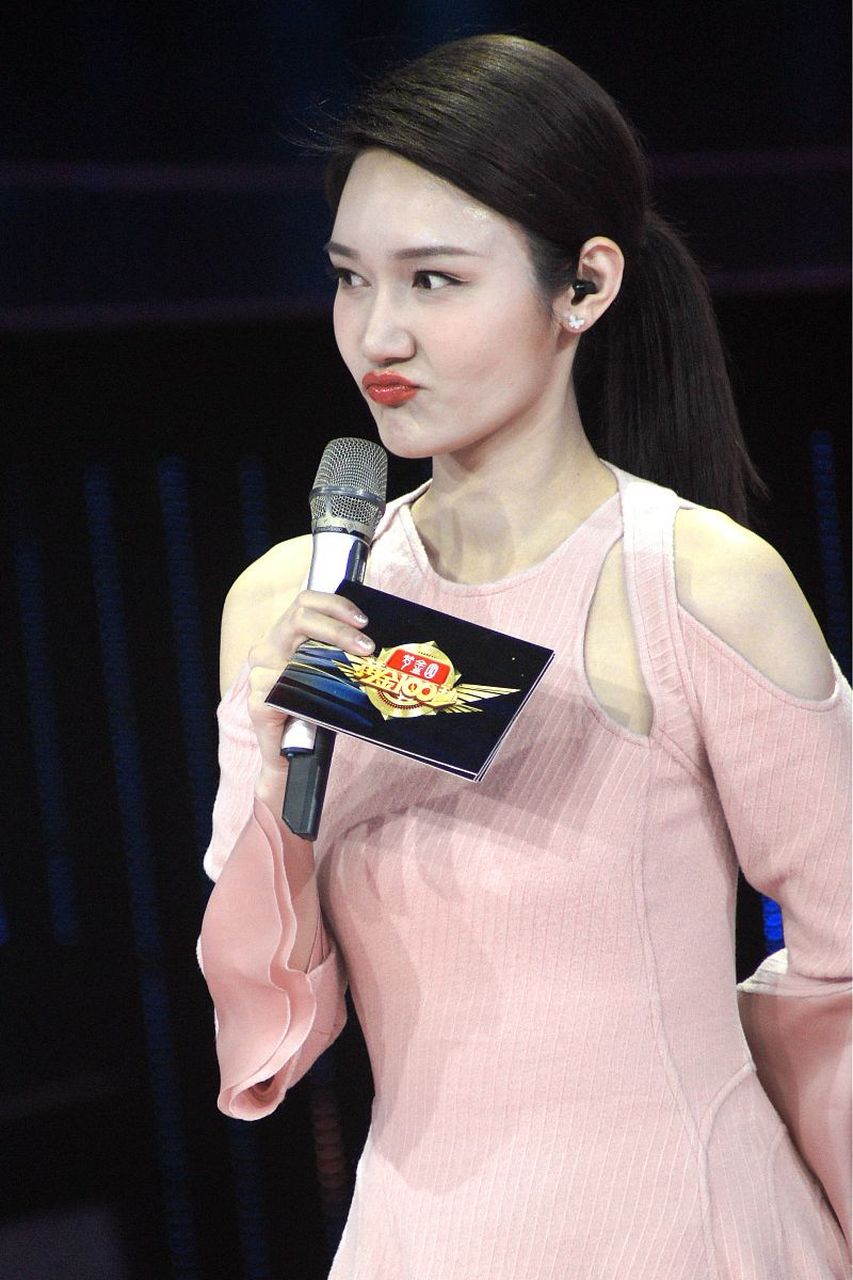 曝龙洋感谢李思思离职,当央视一姐没对手  离开了李思思,央视综艺节目