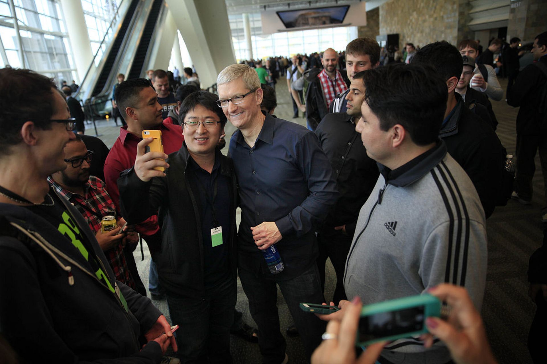 11566 苹果公司近日传出重磅消息,公司首席执行官蒂姆·库克(tim