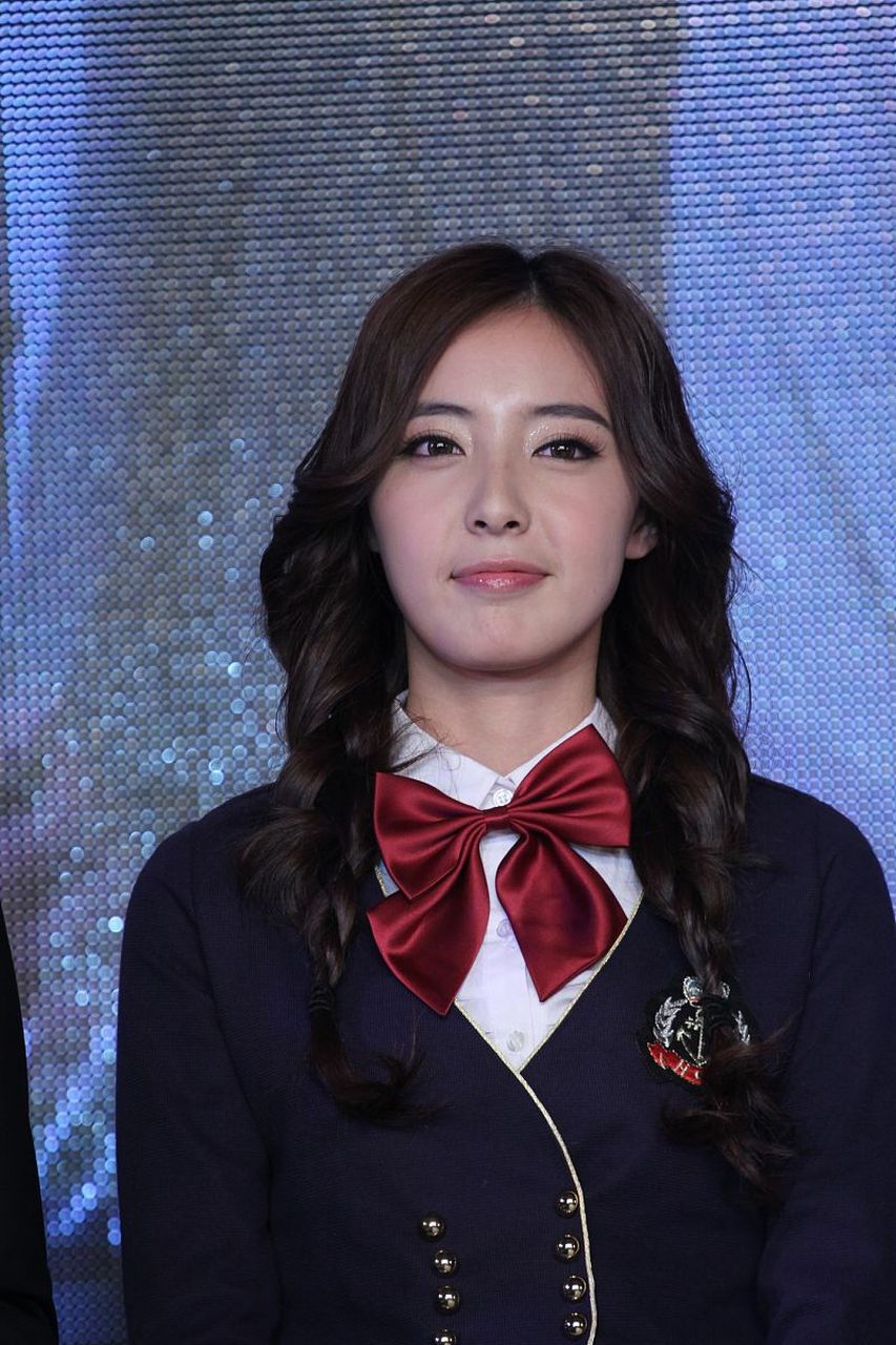 米露自从和杨玏分手之后,就好像在娱乐圈消失了一样,再也没有了声音