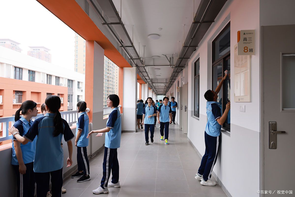 班级管理混乱,教学成绩垫底,被同事"抛弃"!我没脸再教下去