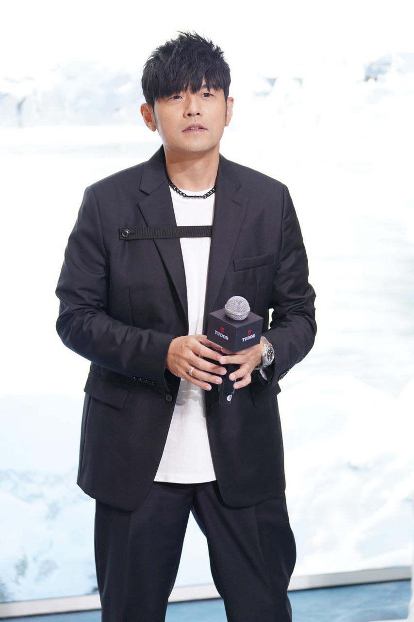 在2003年,全亚洲超过50家电台定7月16日为周杰伦日,同步首播新专辑