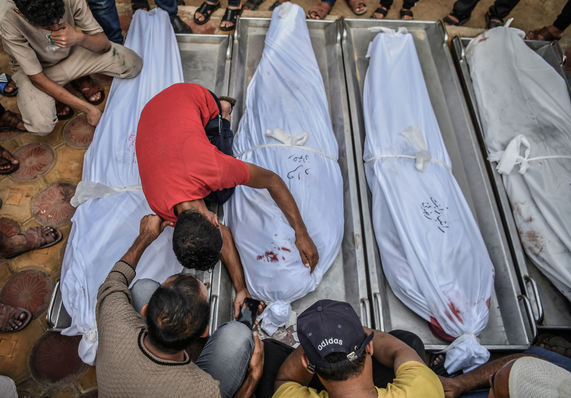 在加沙地带,每天平均至少有160名儿童丧生,而加沙总人口死亡人数已经