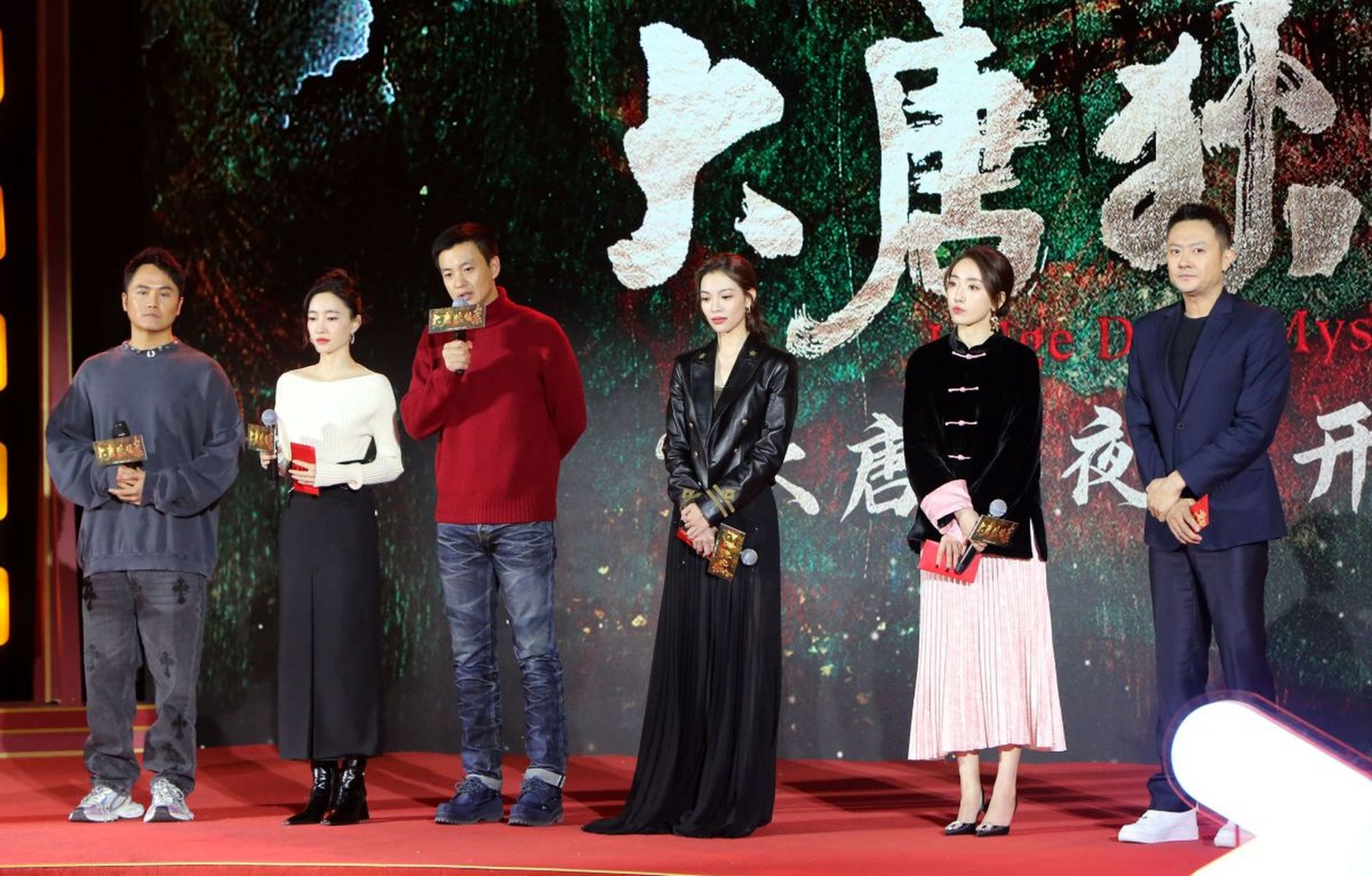 导演李云亮携演员周一围,王丽坤,钟楚曦,姬他,凌孜,印小天出席剧集