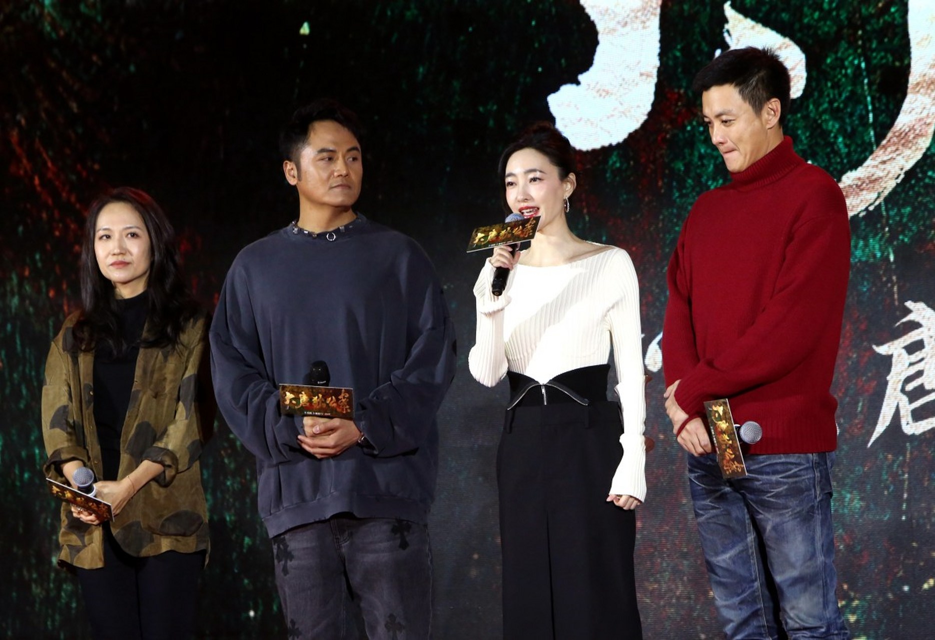 导演李云亮携演员周一围,王丽坤,钟楚曦,姬他,凌孜,印小天出席剧集
