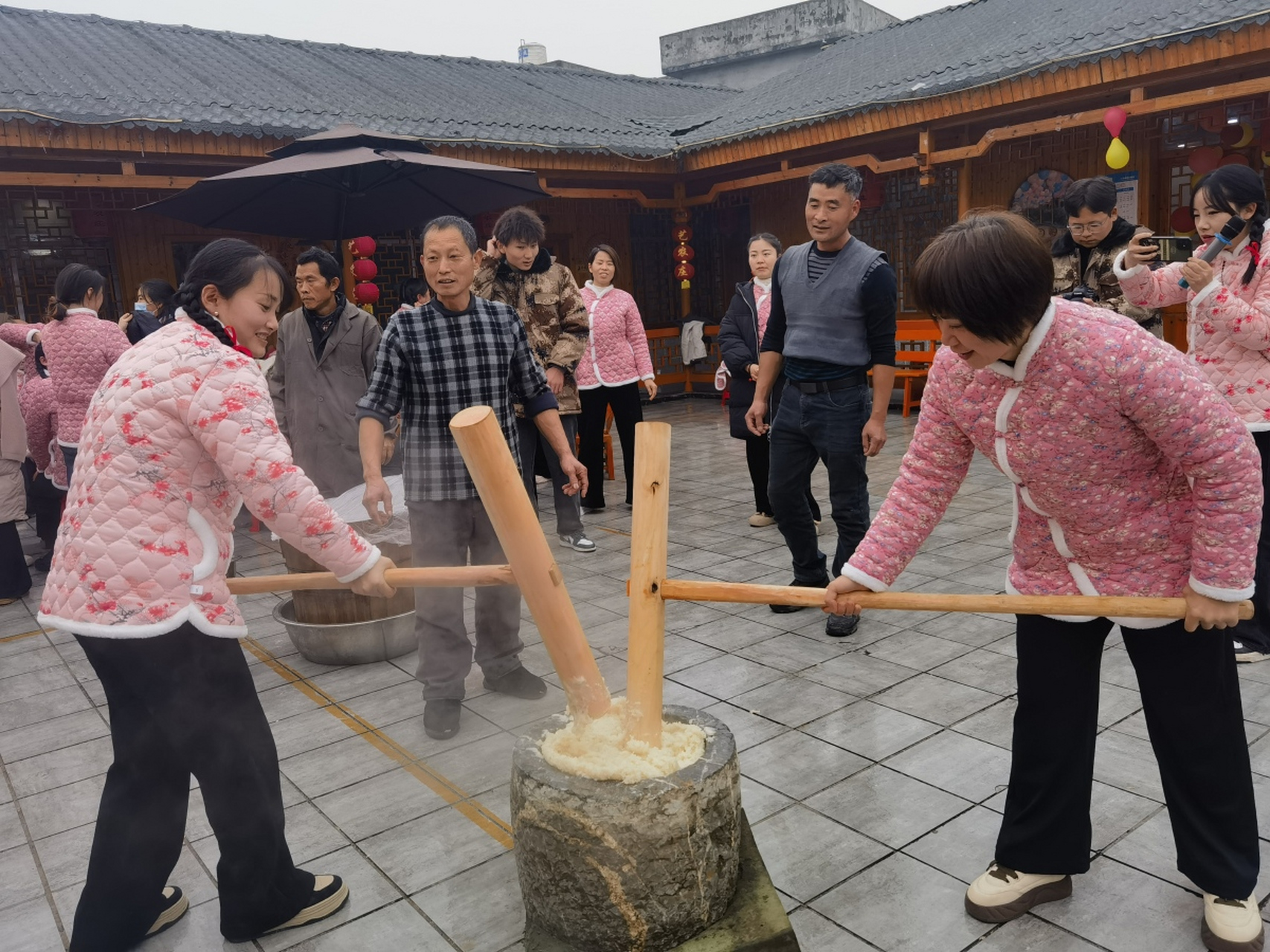 龙山的特色风俗图片