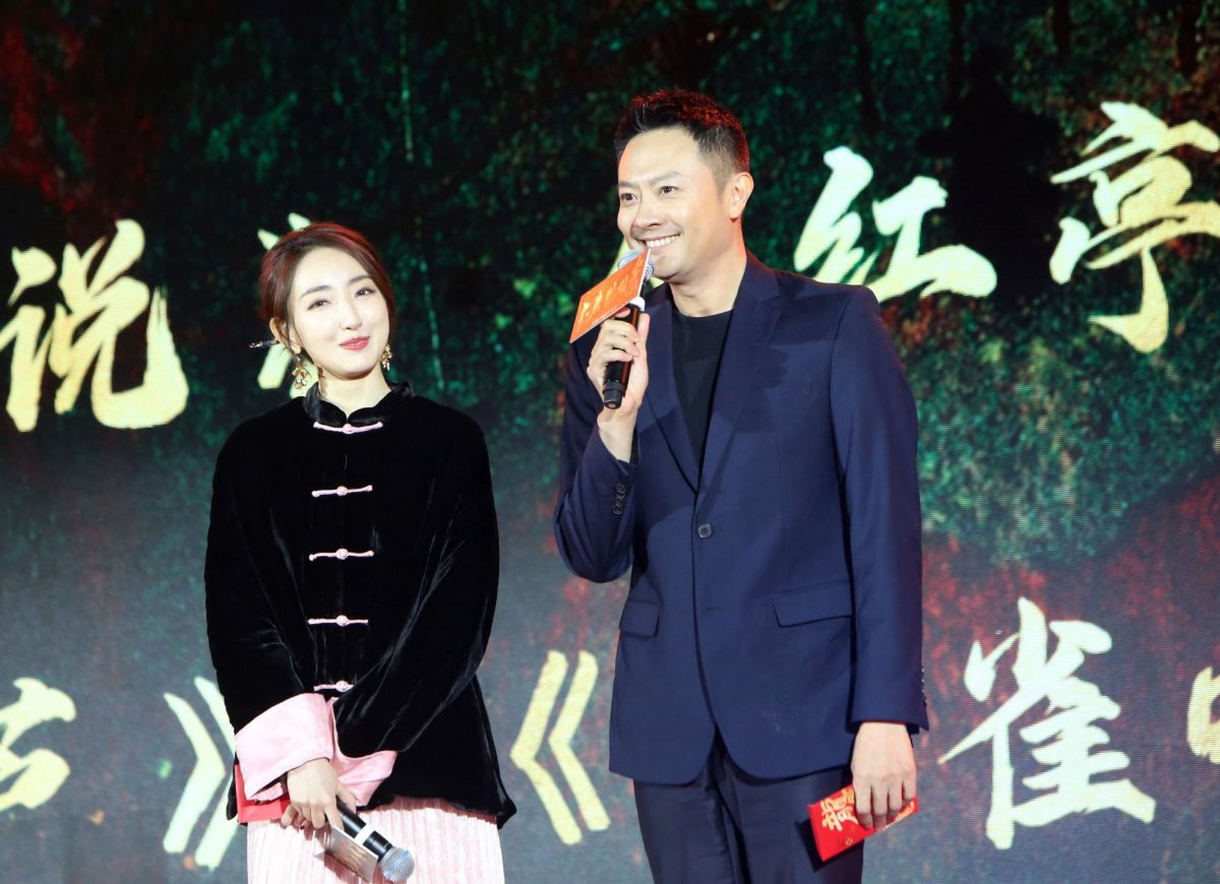 导演李云亮携演员周一围,王丽坤,钟楚曦,姬他,凌孜,印小天出席剧集